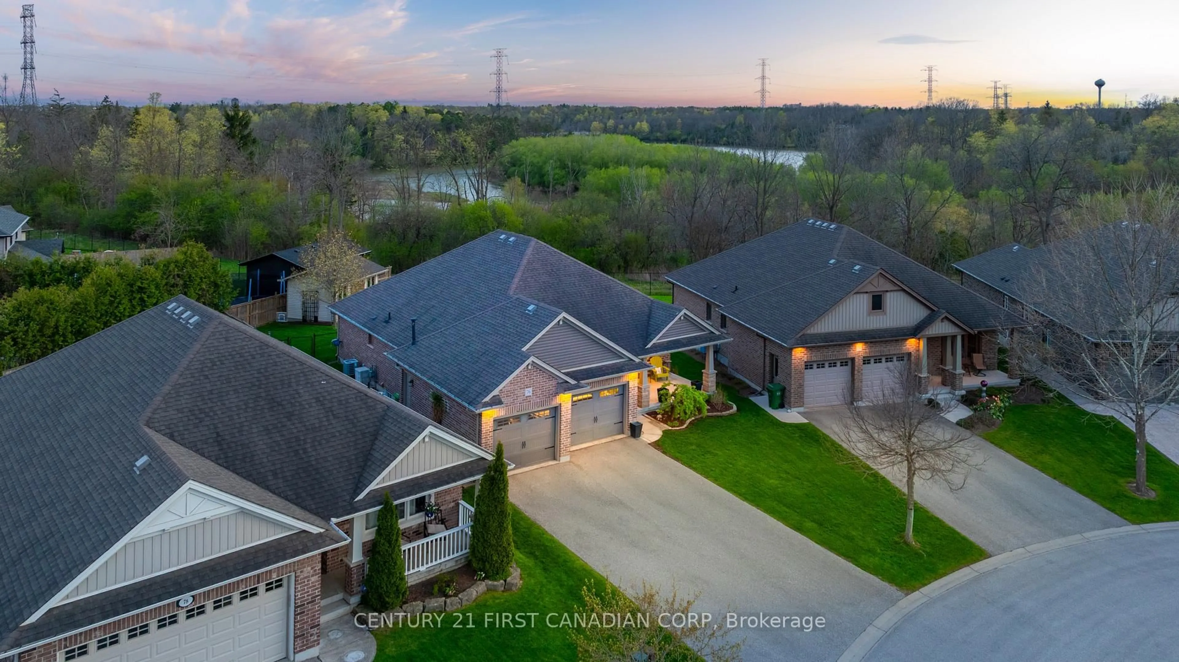 A pic from outside/outdoor area/front of a property/back of a property/a pic from drone, unknown for 76 Westlake Dr, St. Thomas Ontario N5P 0B7