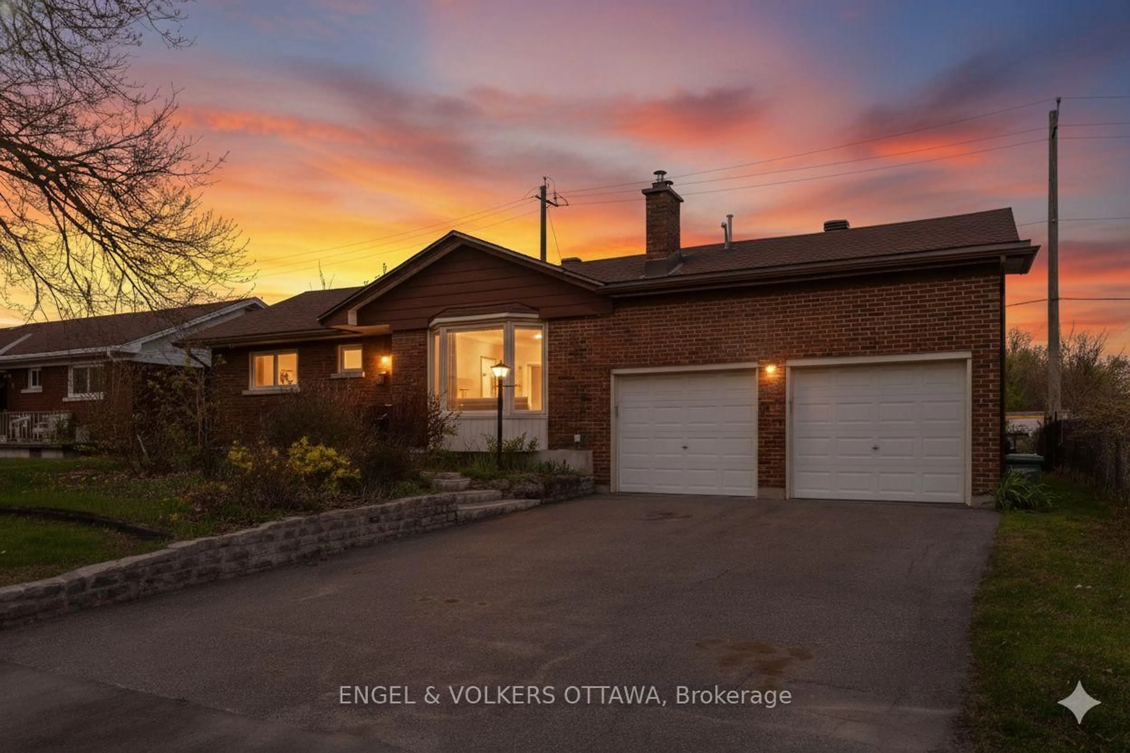 Home with brick exterior material, street for 989 Connaught Ave, Ottawa Ontario K2B 5M7