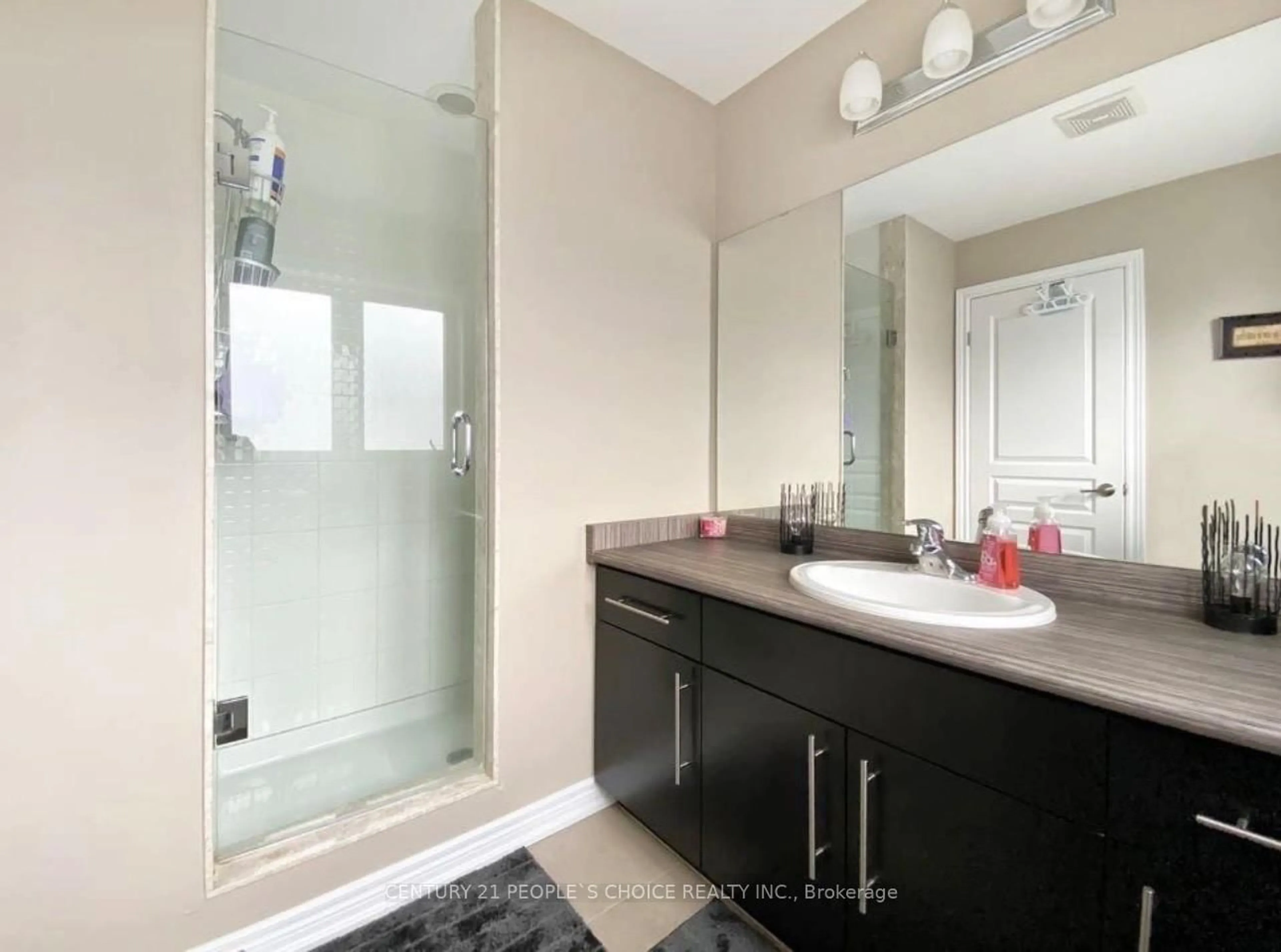 Standard bathroom, ceramic/tile floor for 45 Royal Winter Dr #25, Hamilton Ontario L0R 1C0