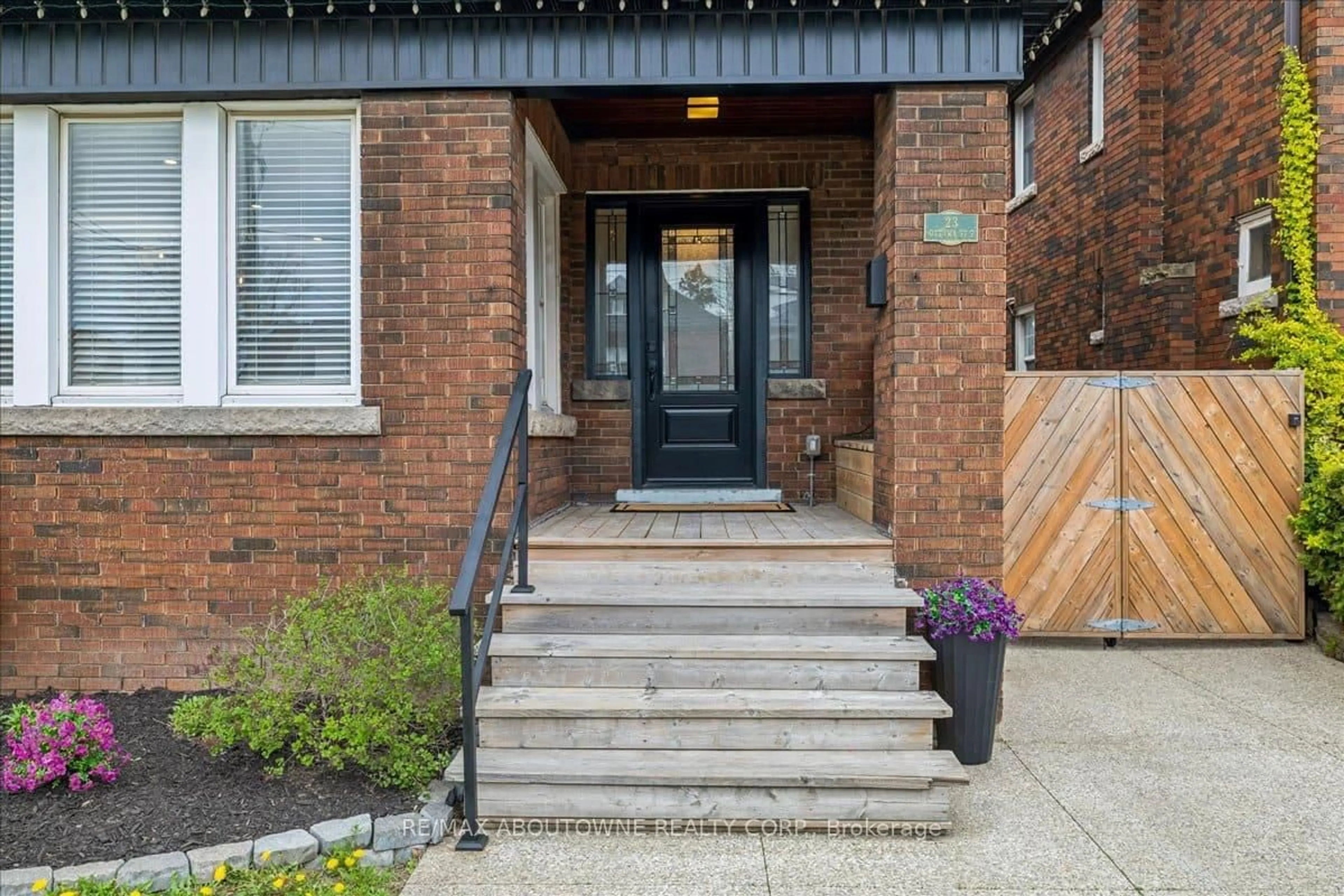 Unknown for 23 Ottawa St, Hamilton Ontario L8K 2C9