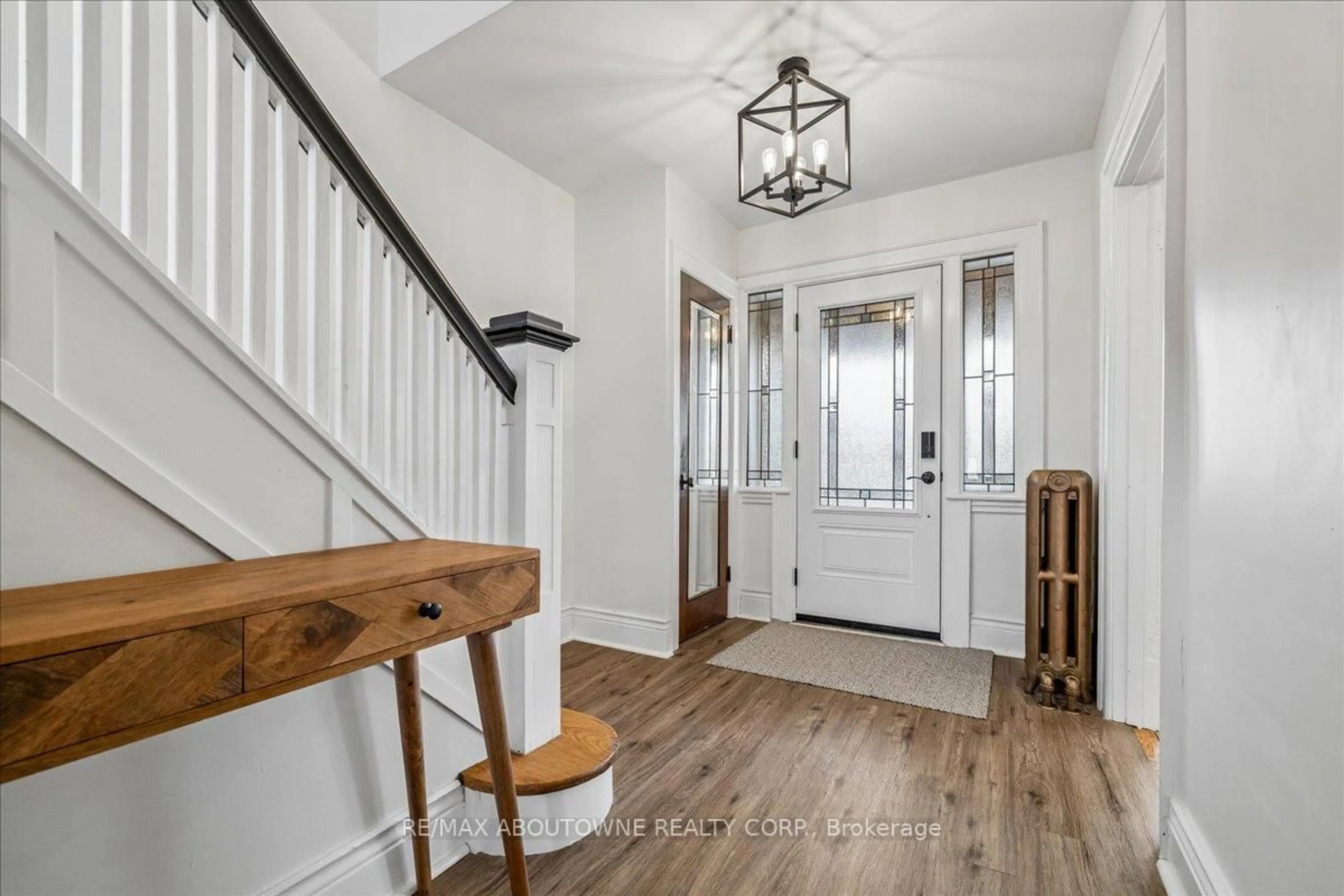 Indoor entryway for 23 Ottawa St, Hamilton Ontario L8K 2C9