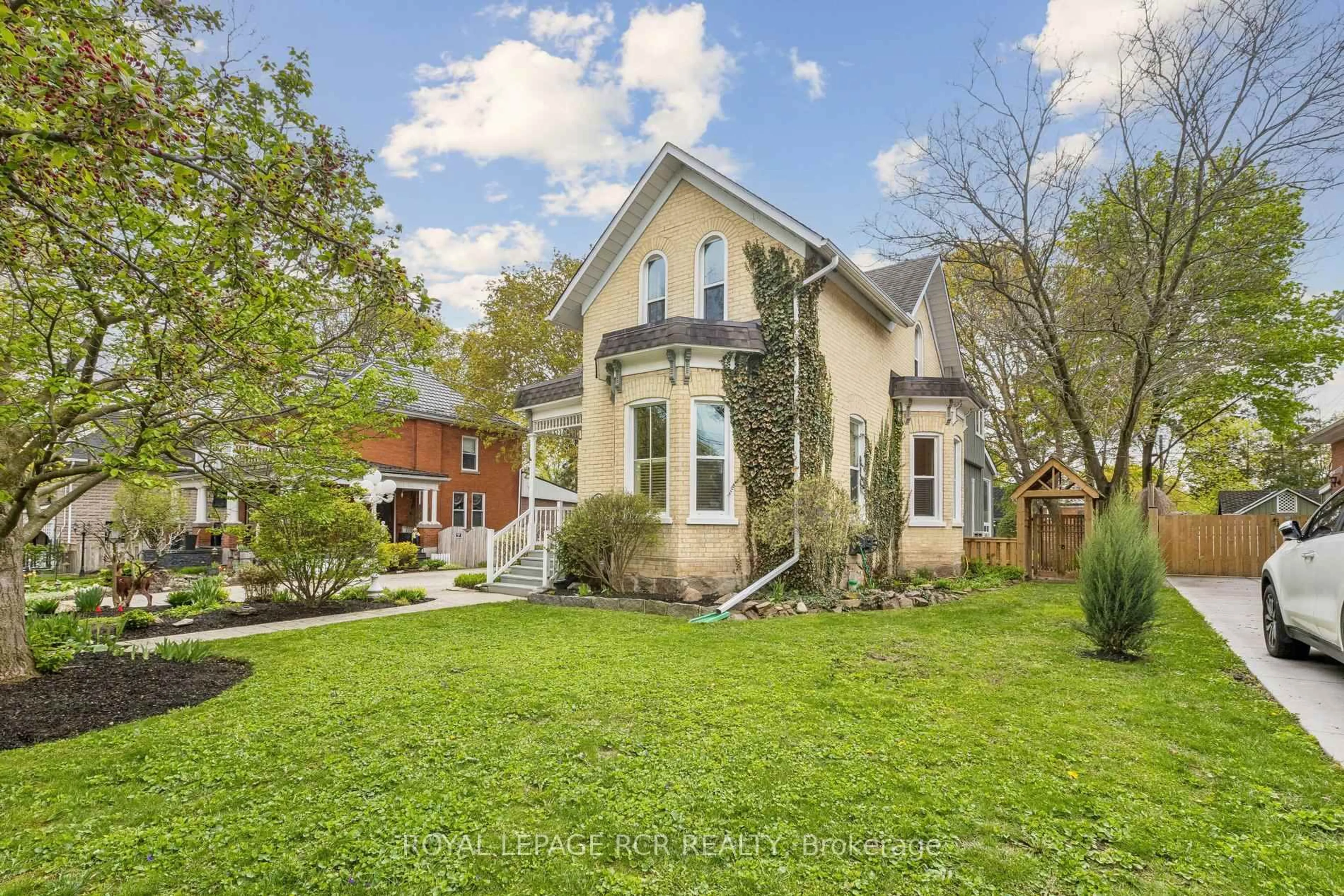Unknown for 838 Queenston Rd, Cambridge Ontario N3H 3K5