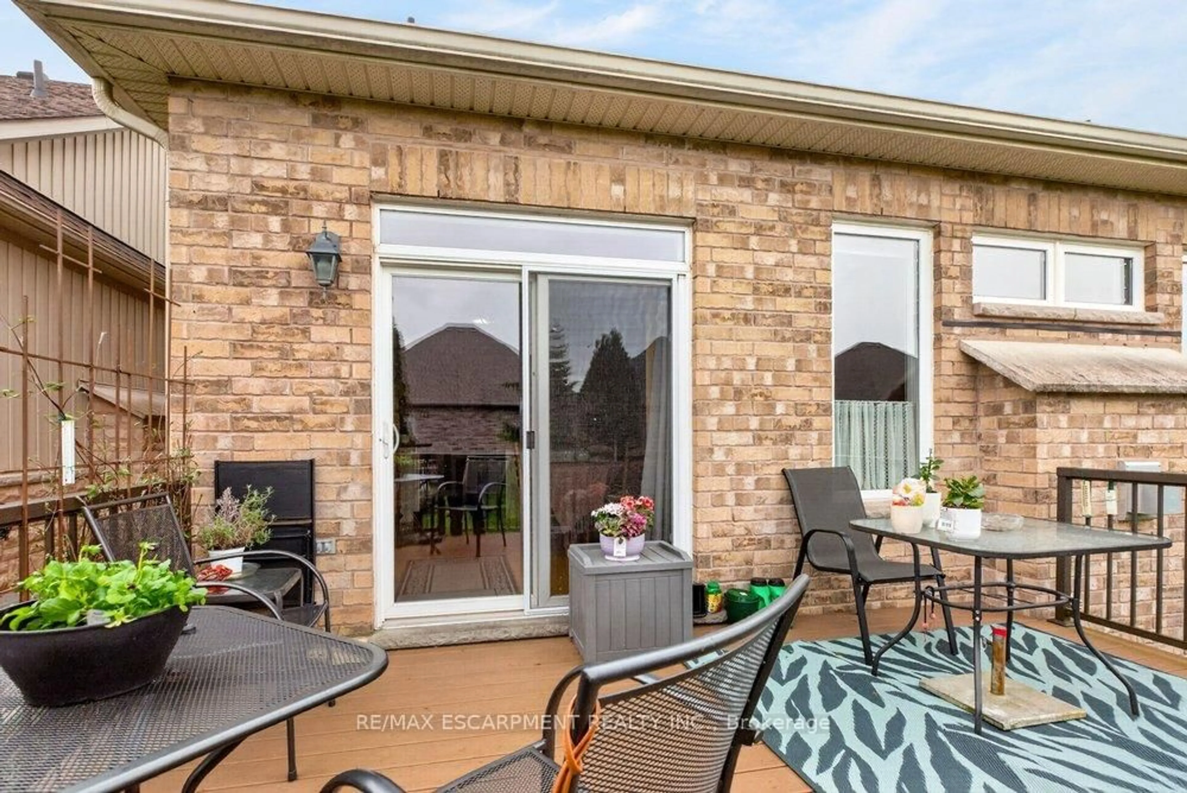Patio, unknown for 30 GALLOWAY Tr, Welland Ontario L3B 6G5