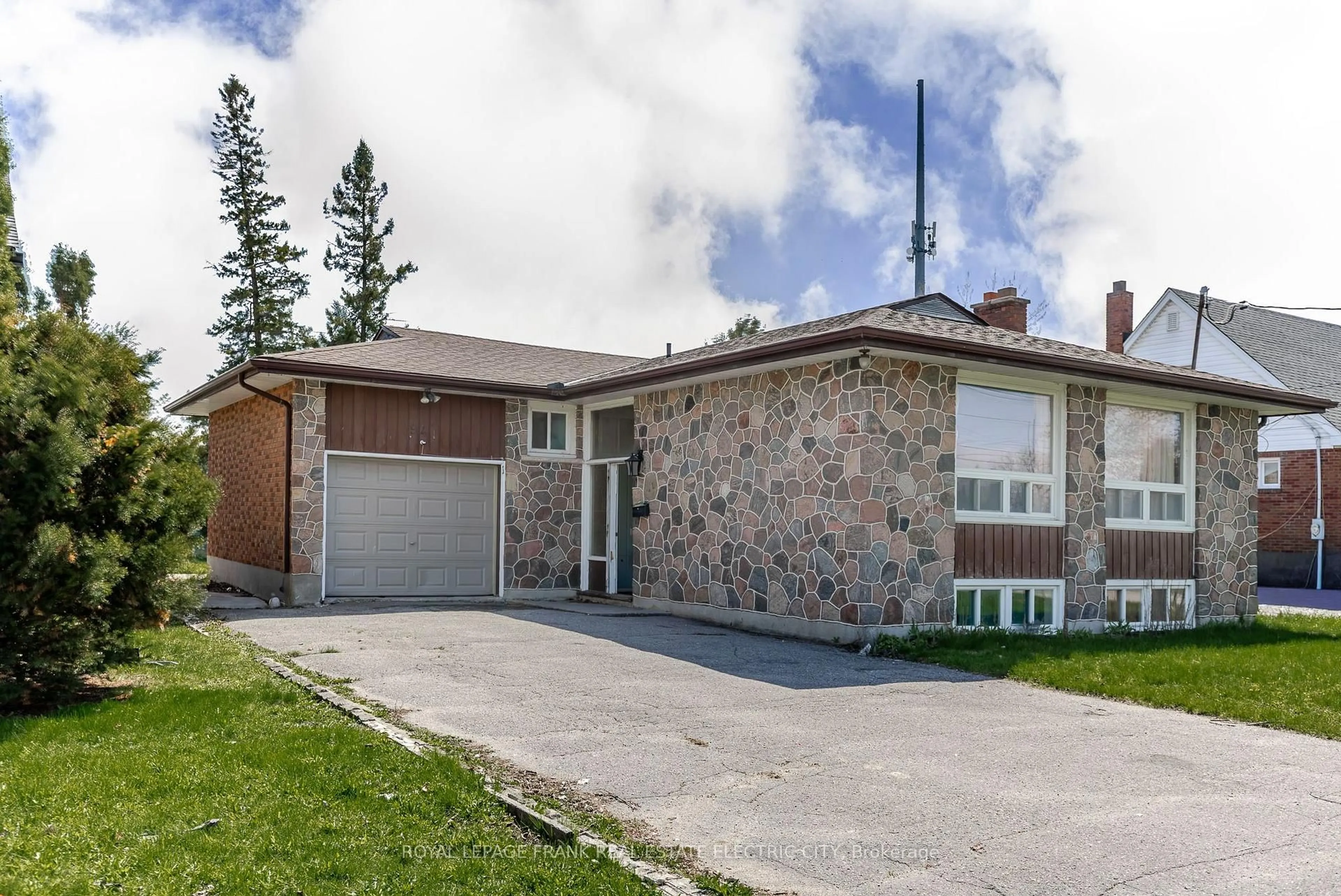 Home with brick exterior material, street for 941 Crawford Dr, Peterborough Ontario K9J 3X1