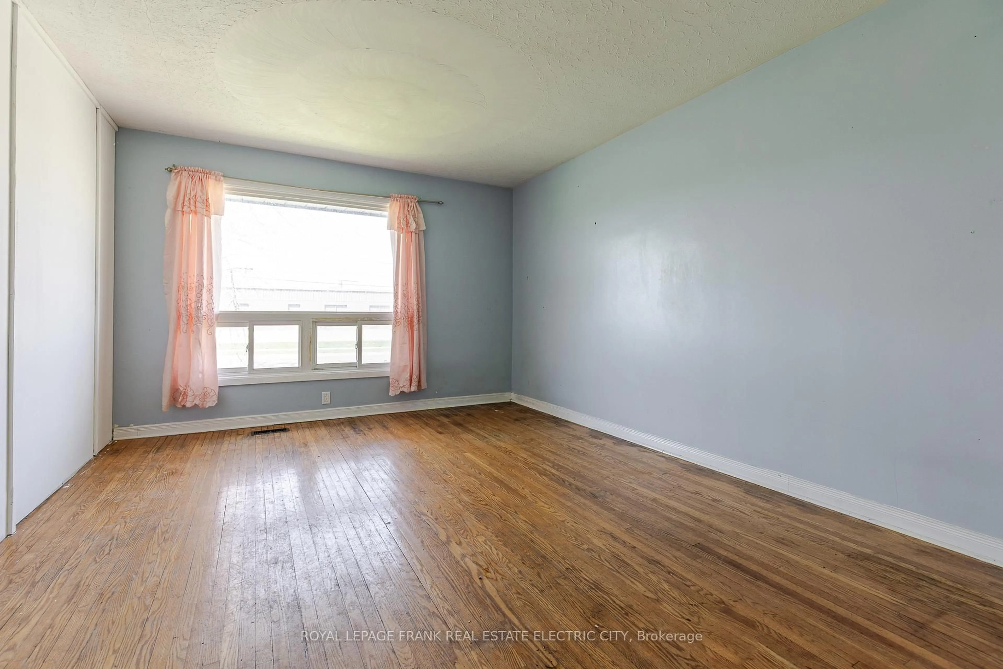A pic of a room for 941 Crawford Dr, Peterborough Ontario K9J 3X1