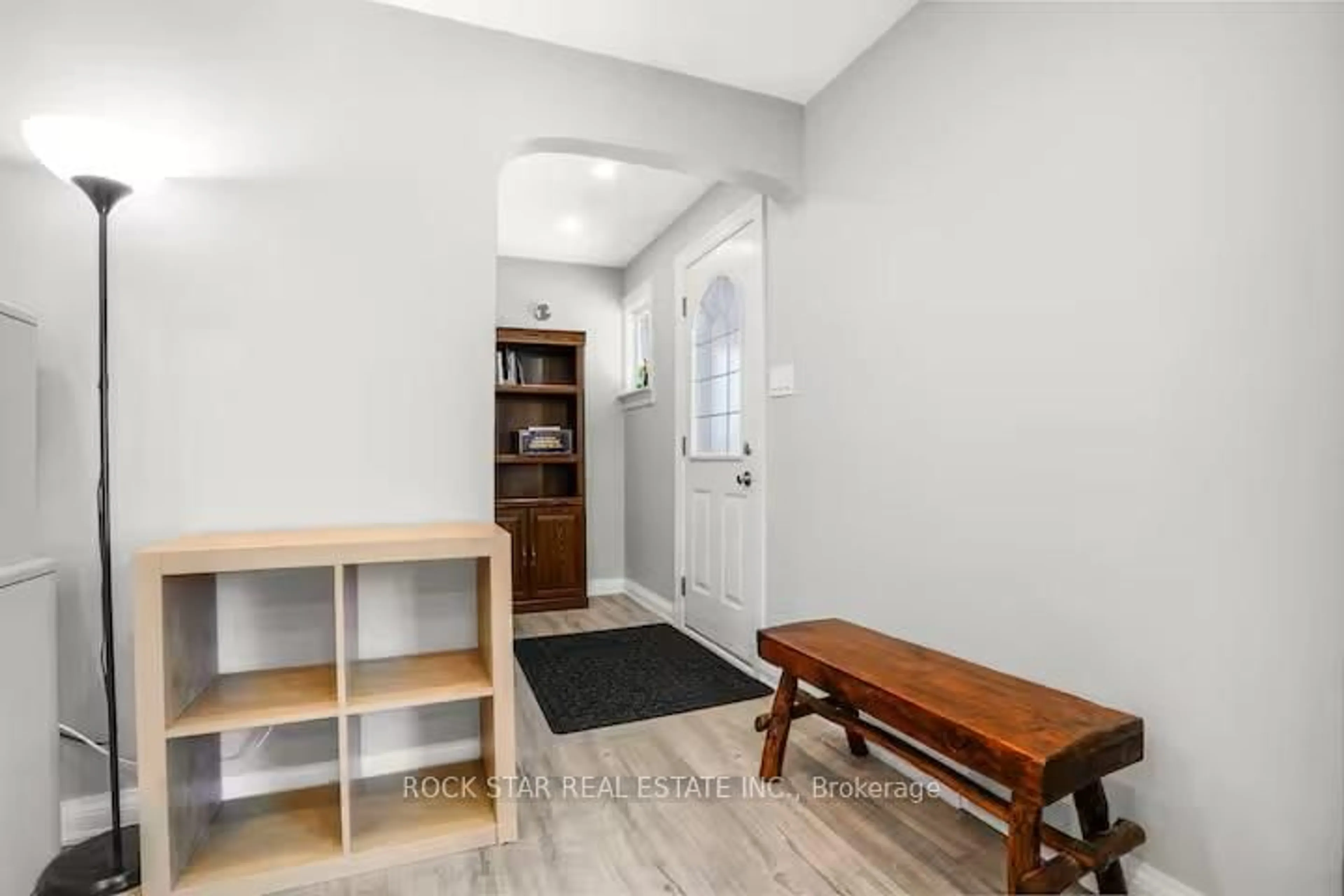 Indoor entryway for 102 Kribs St, Cambridge Ontario N3C 3N5