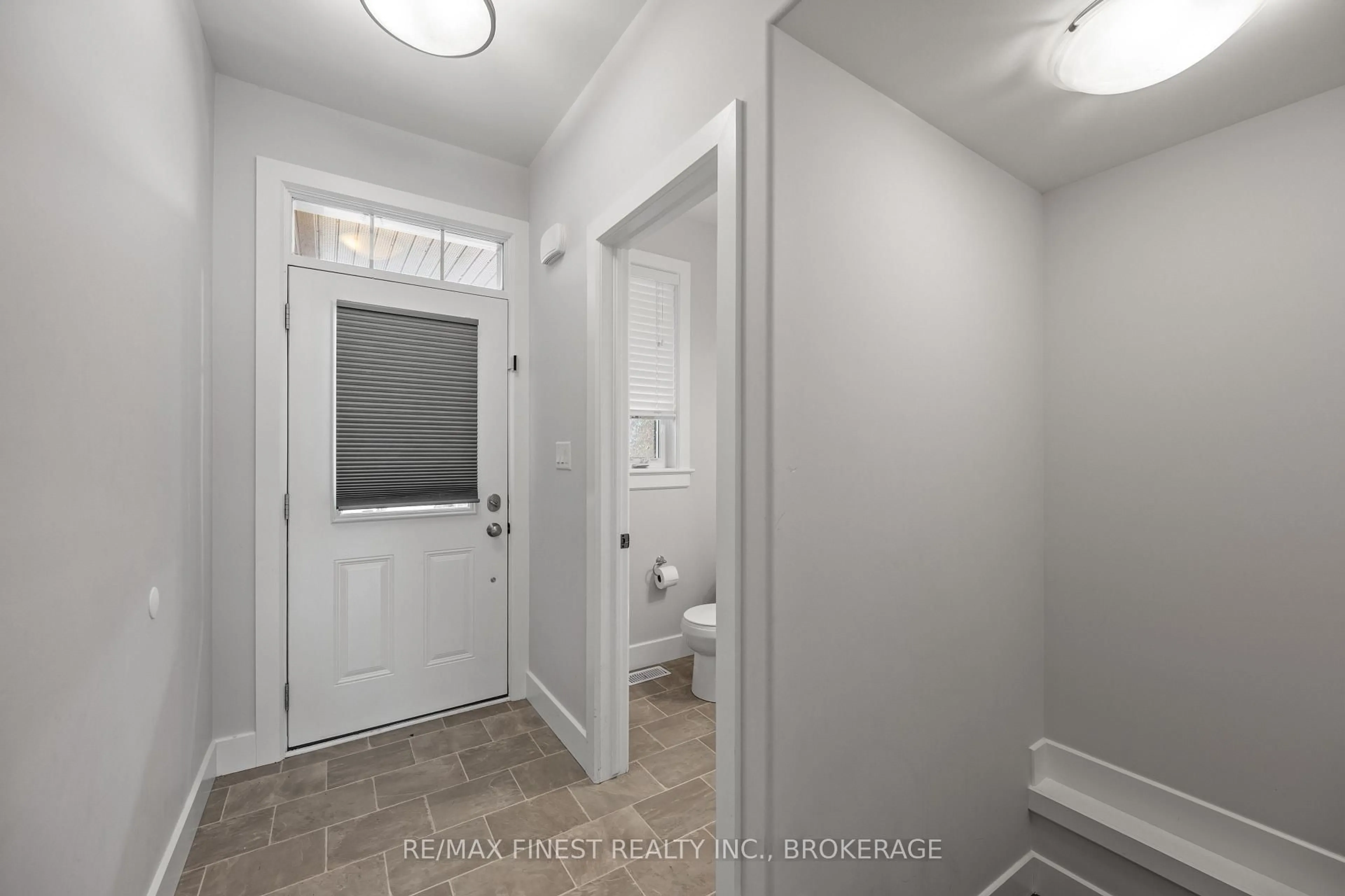 Indoor entryway for 201 Pratt Dr, Loyalist Ontario K7N 0C1