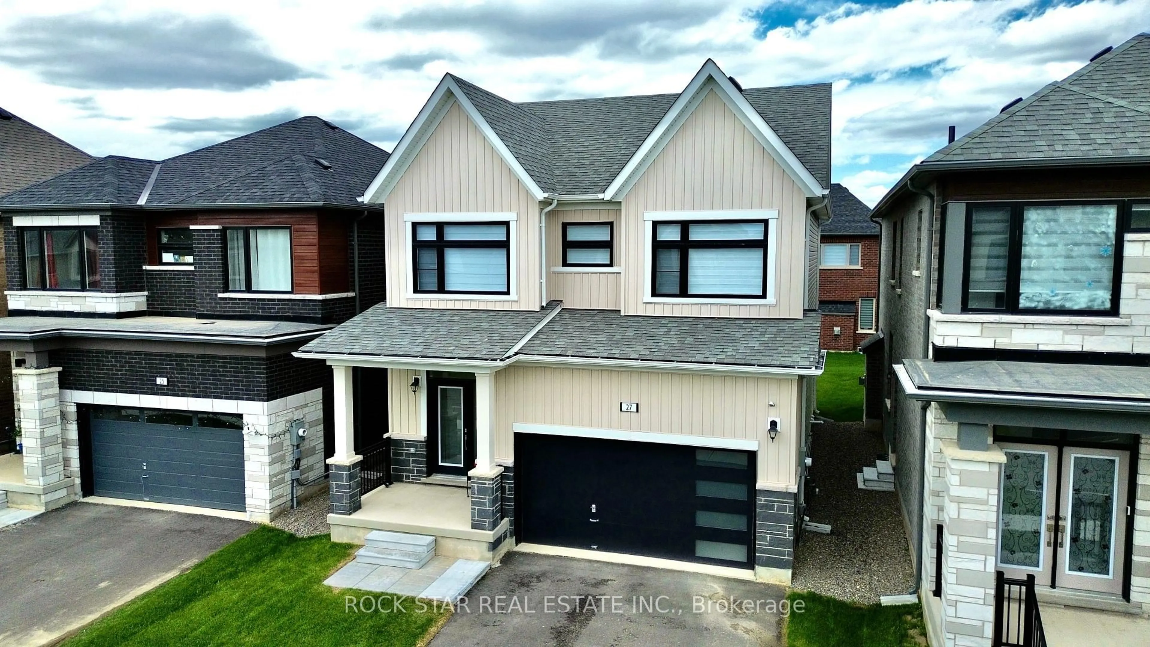 A pic from outside/outdoor area/front of a property/back of a property/a pic from drone, street for 27 Ferguson St, Erin Ontario N0B 1T0