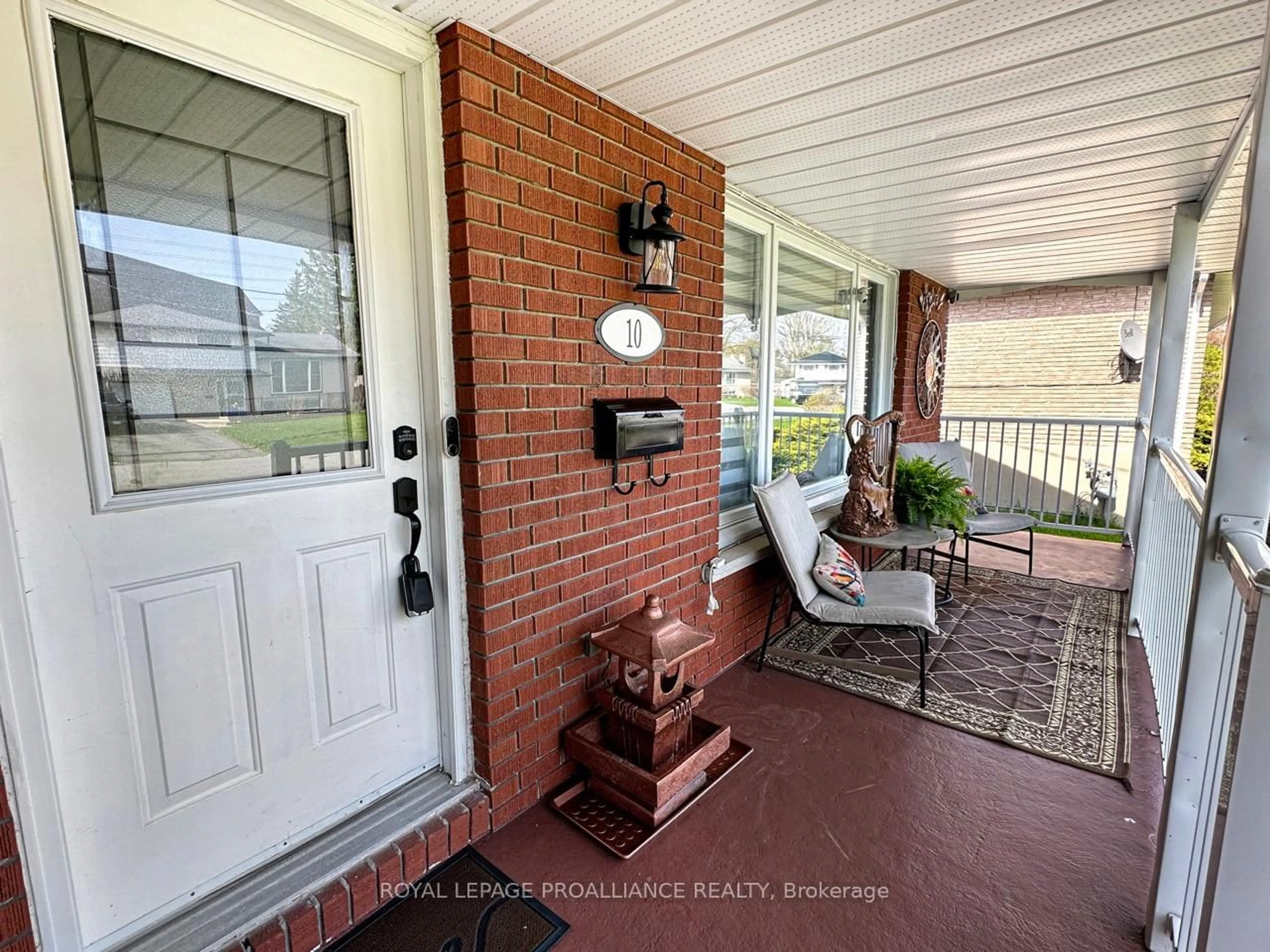 Indoor entryway for 10 Chown Cres, Belleville Ontario K8P 4P9