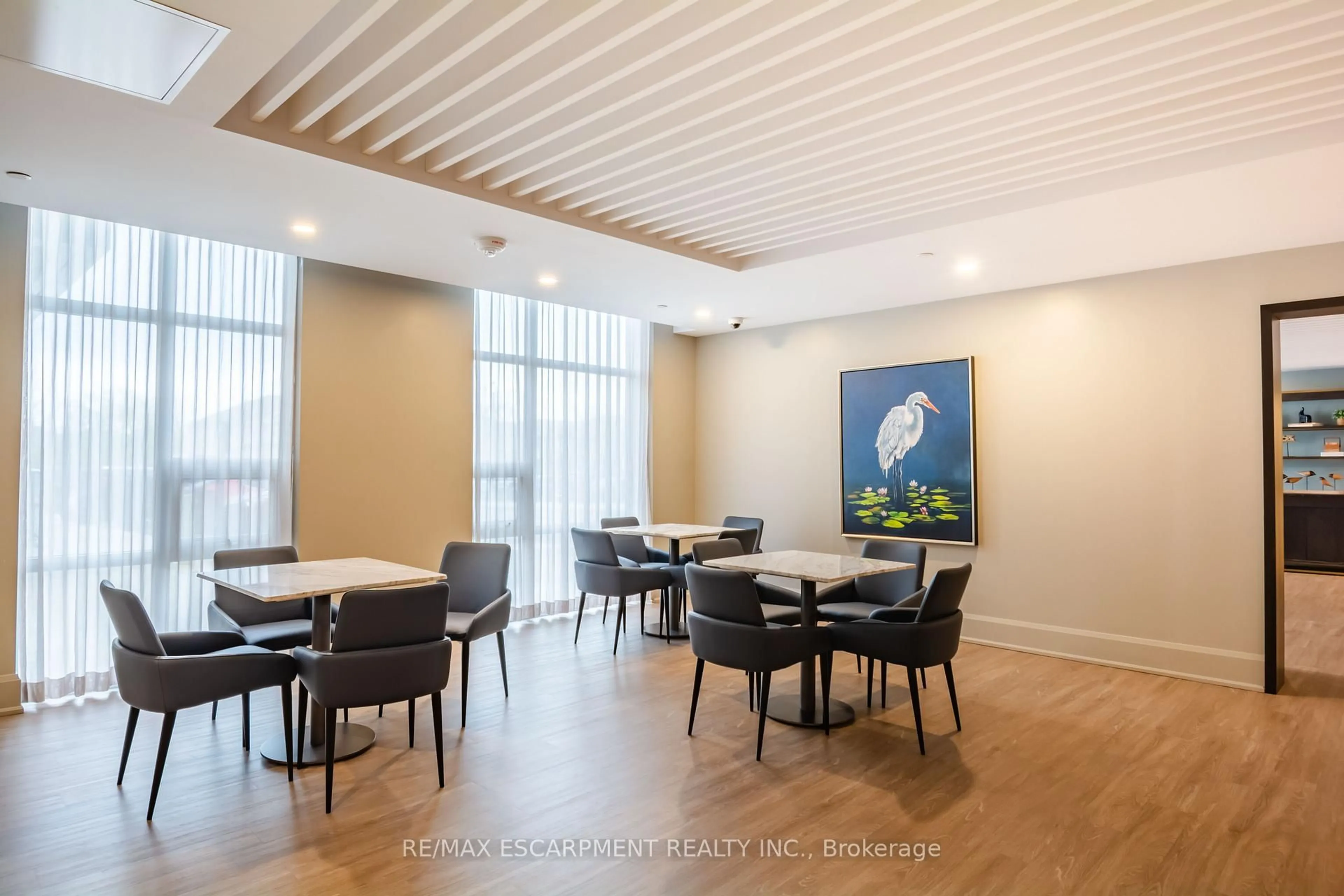 Dining room, wood/laminate floor for 10 Mallard Tr #524, Hamilton Ontario L8B 2A7