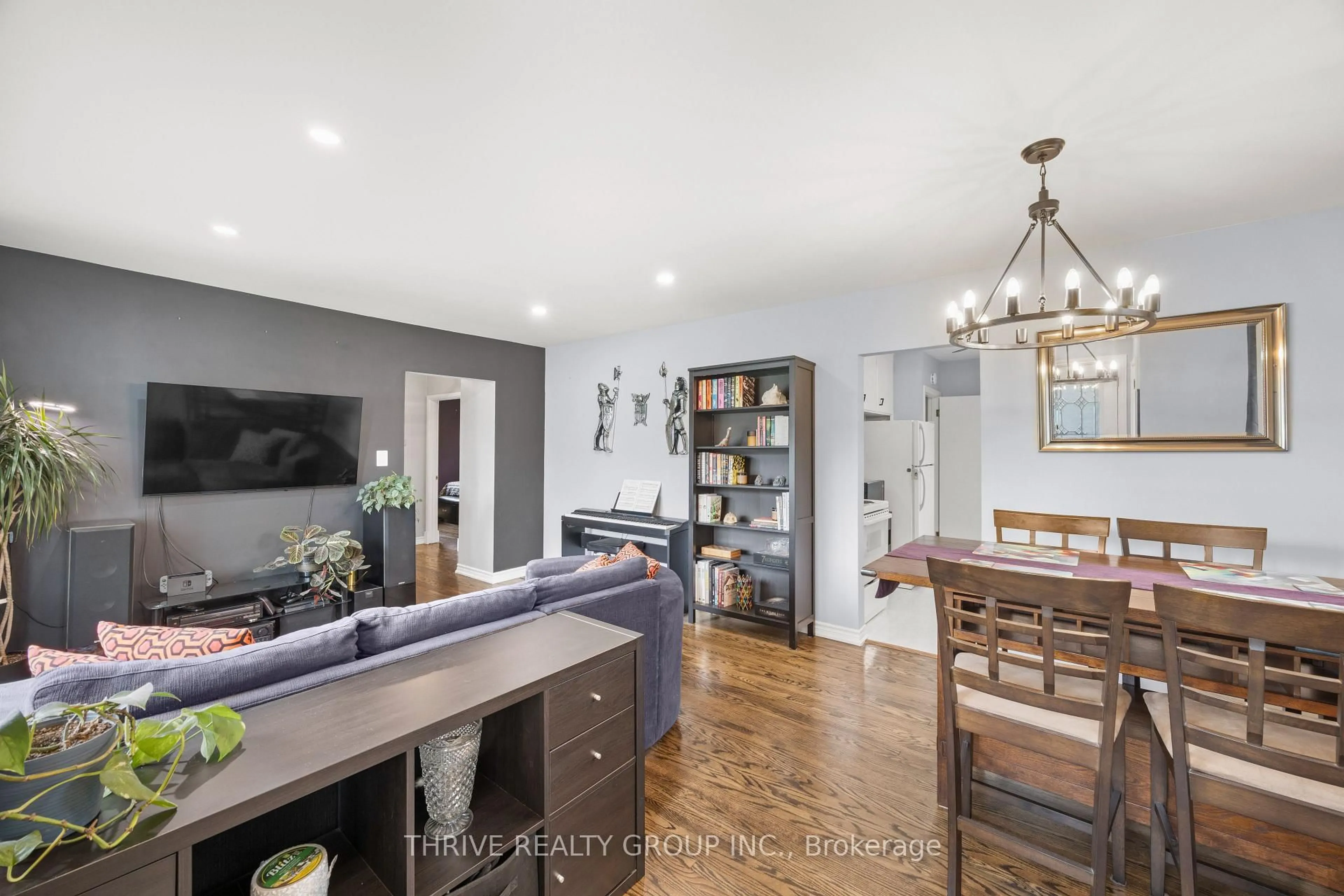Open concept kitchen, wood/laminate floor for 219 Burnside Dr, London East Ontario N5V 1B8