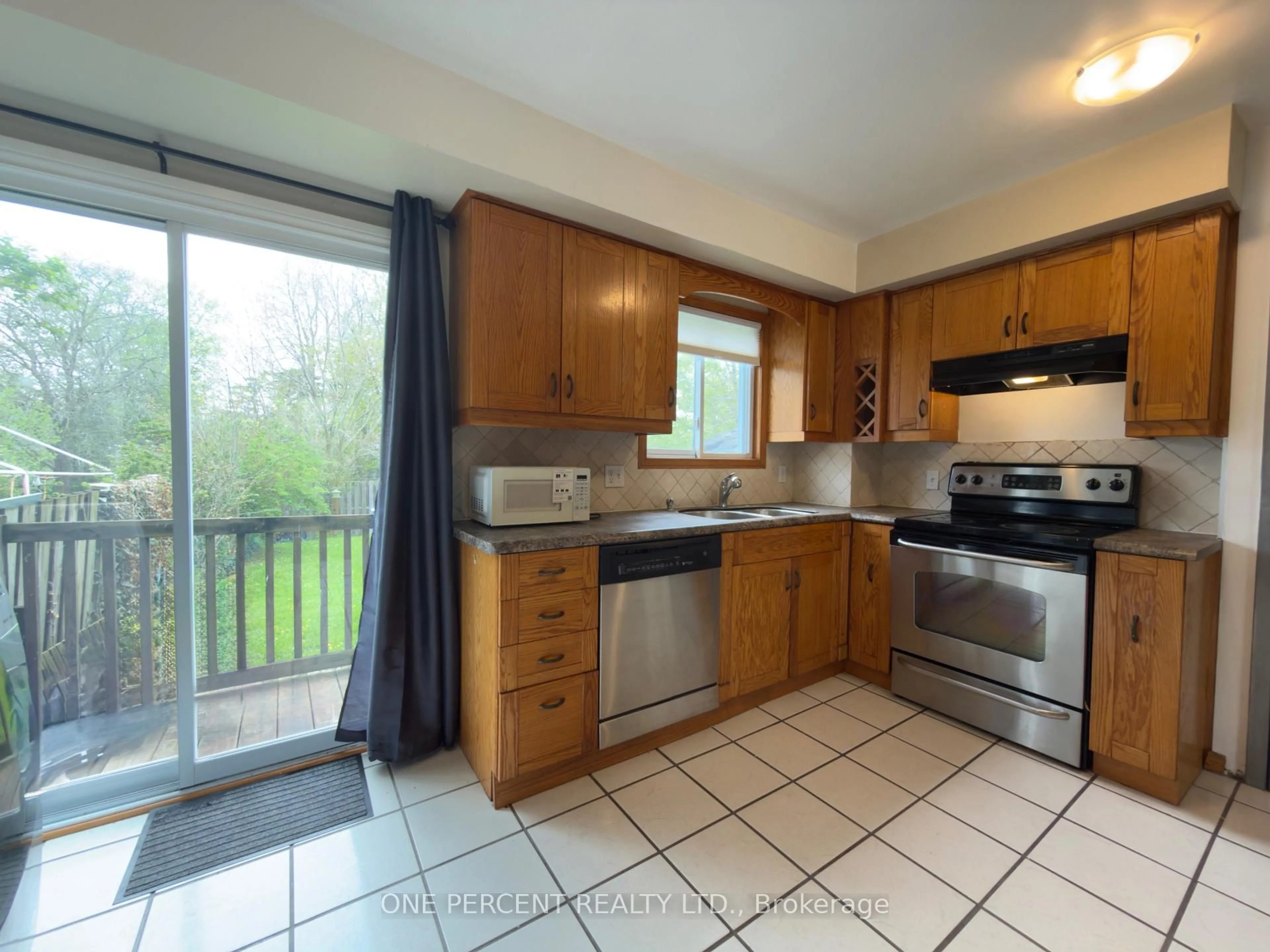 Standard kitchen, unknown for 99 Louth St, St. Catharines Ontario L2S 2T7