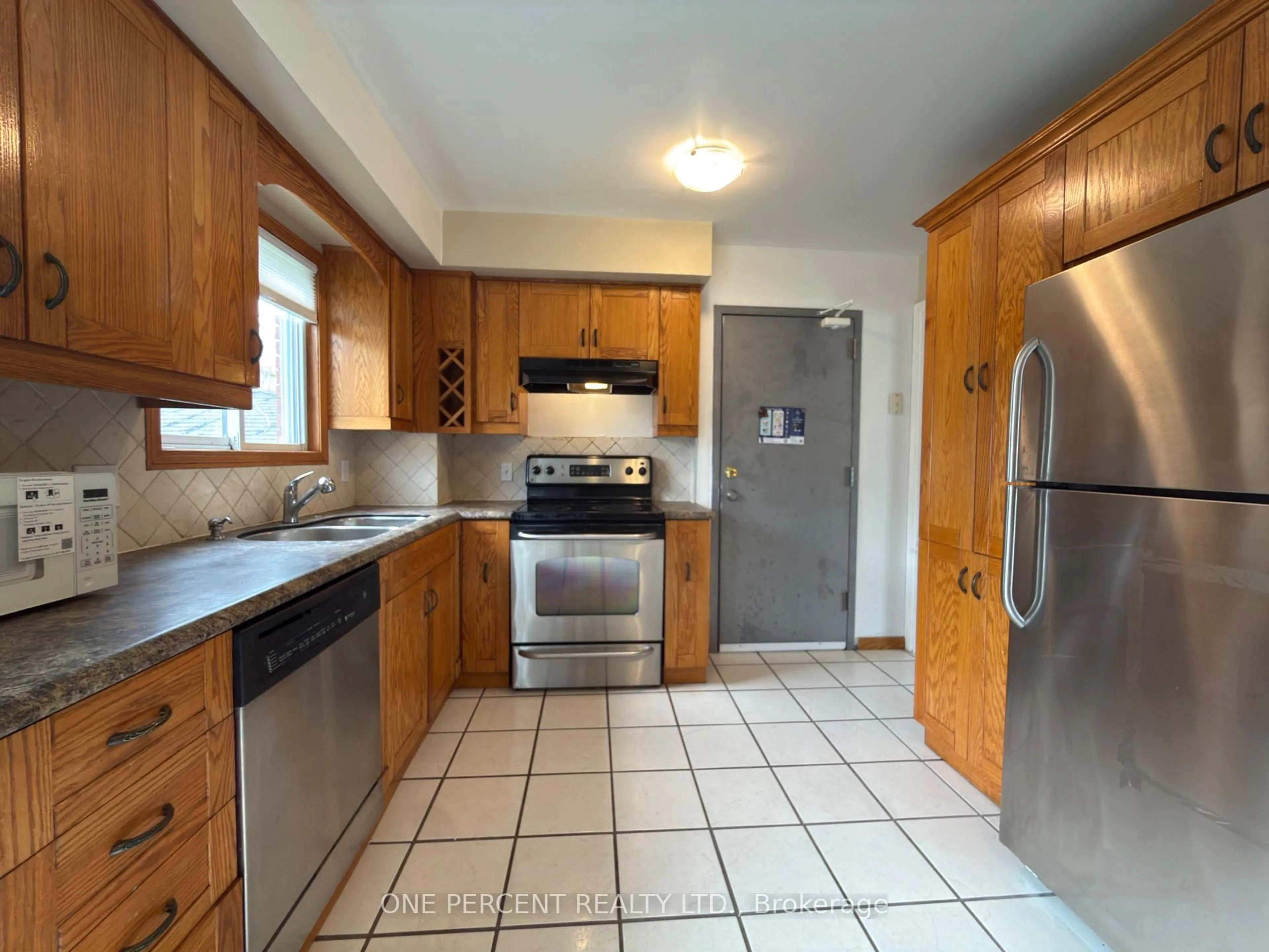 Standard kitchen, unknown for 99 Louth St, St. Catharines Ontario L2S 2T7