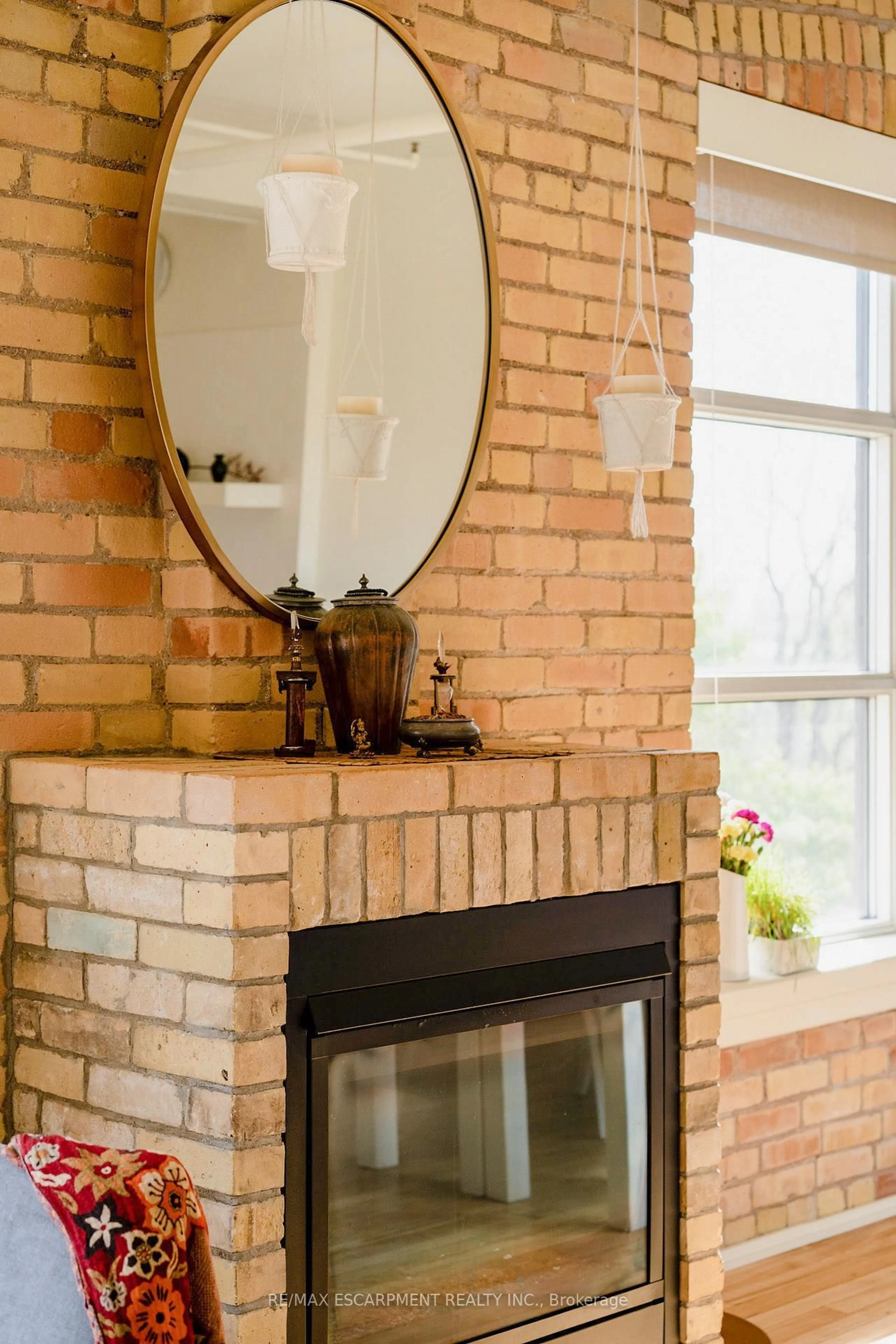Indoor entryway for 36 Margaret St #42, Hamilton Ontario L8P 4C8