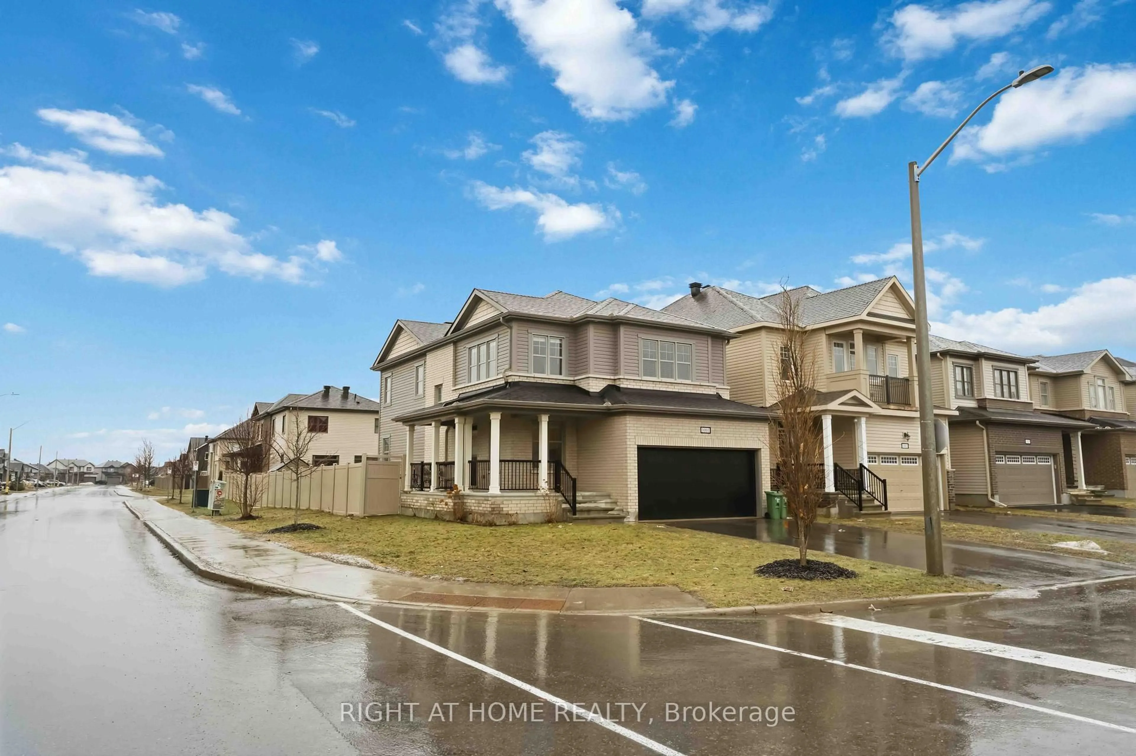 A pic from outside/outdoor area/front of a property/back of a property/a pic from drone, street for 1001 Rue Du Manege St, Ottawa Ontario K2S 0Y7