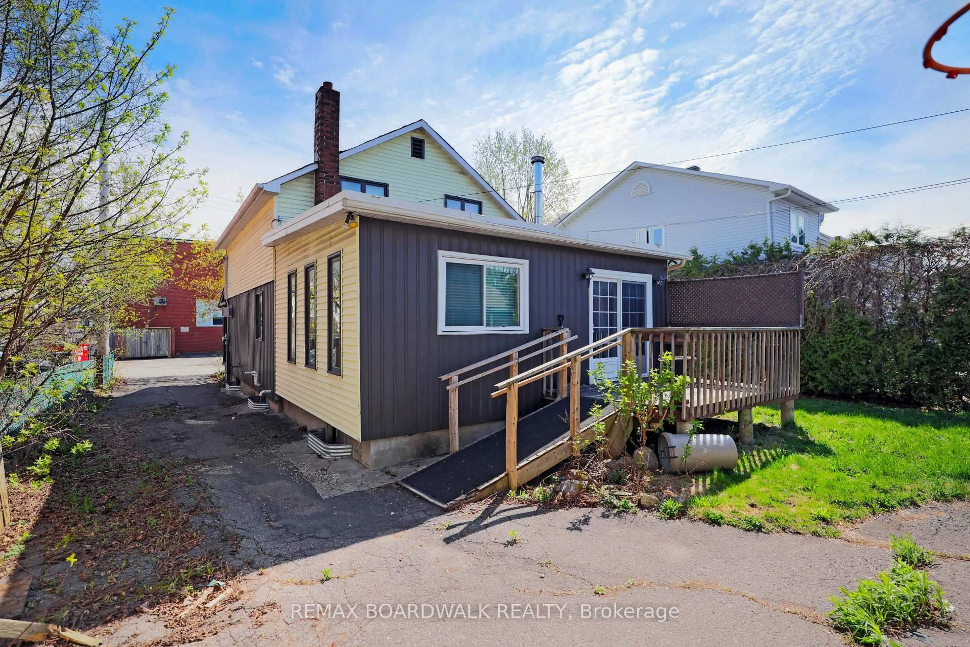 Unknown for 209 Glynn Ave, Ottawa Ontario K1K 1S4