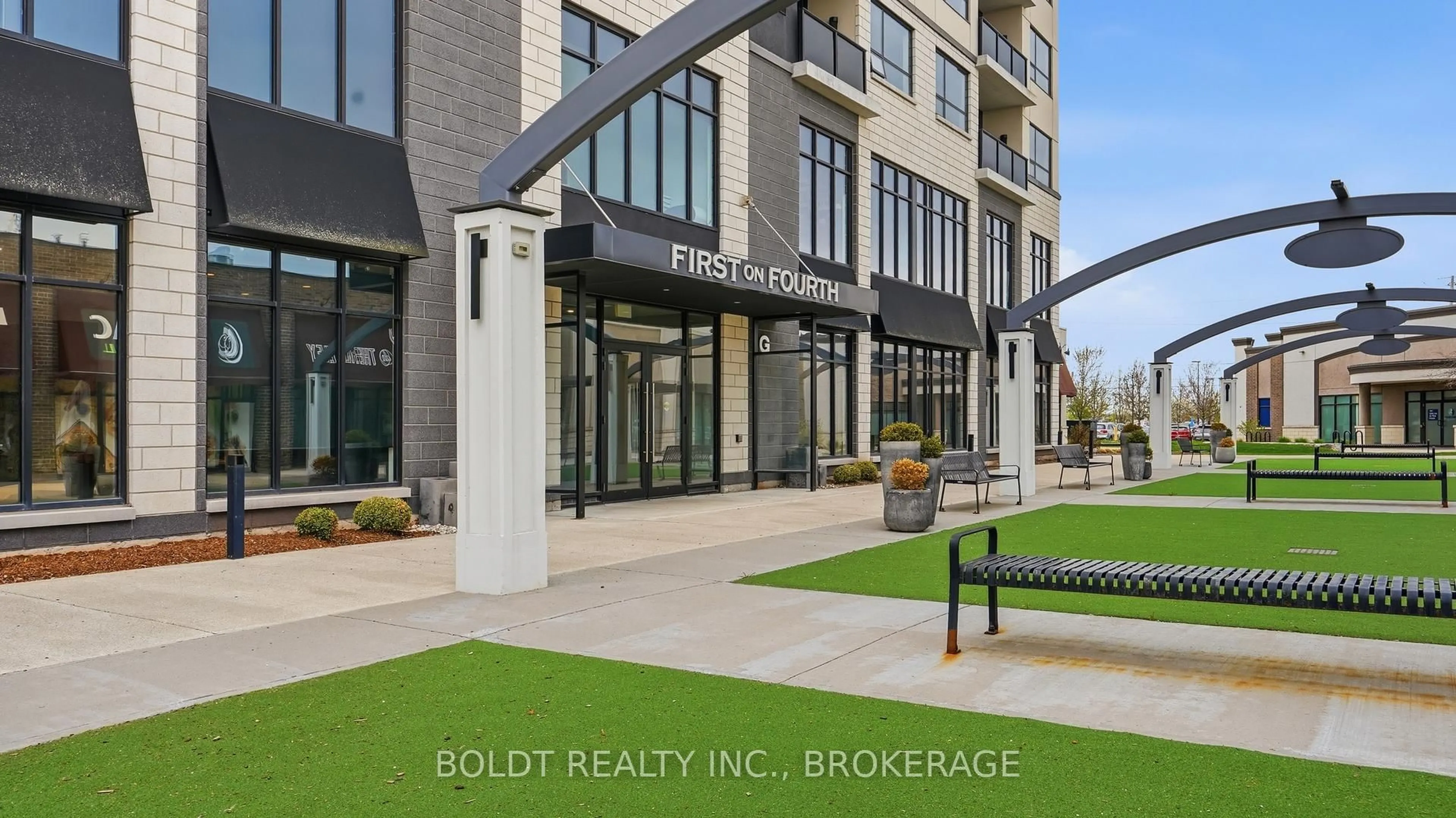 Indoor entryway for 300G Fourth Ave #508, St. Catharines Ontario L2S 0E6
