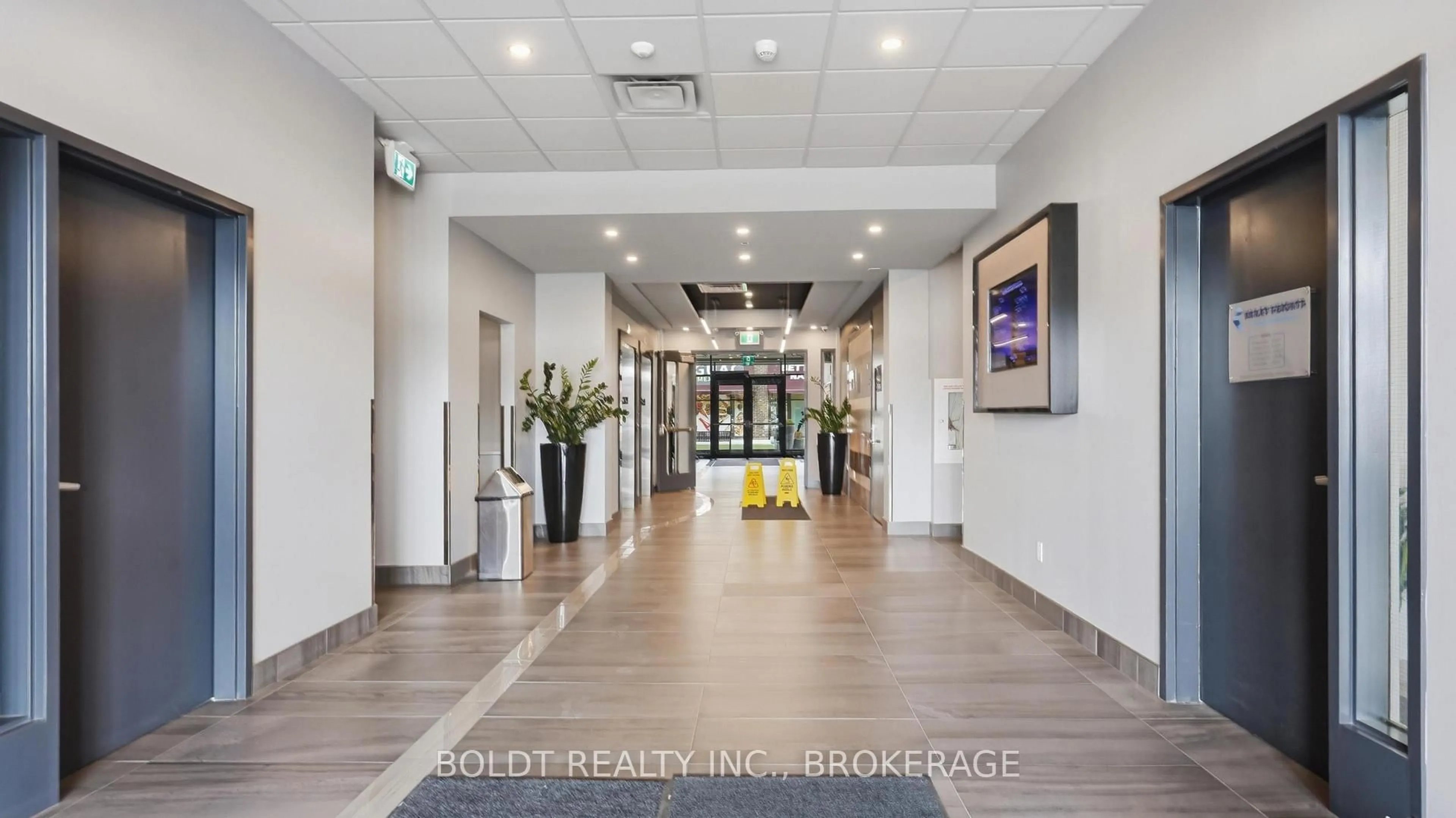 Indoor foyer for 300G Fourth Ave #508, St. Catharines Ontario L2S 0E6