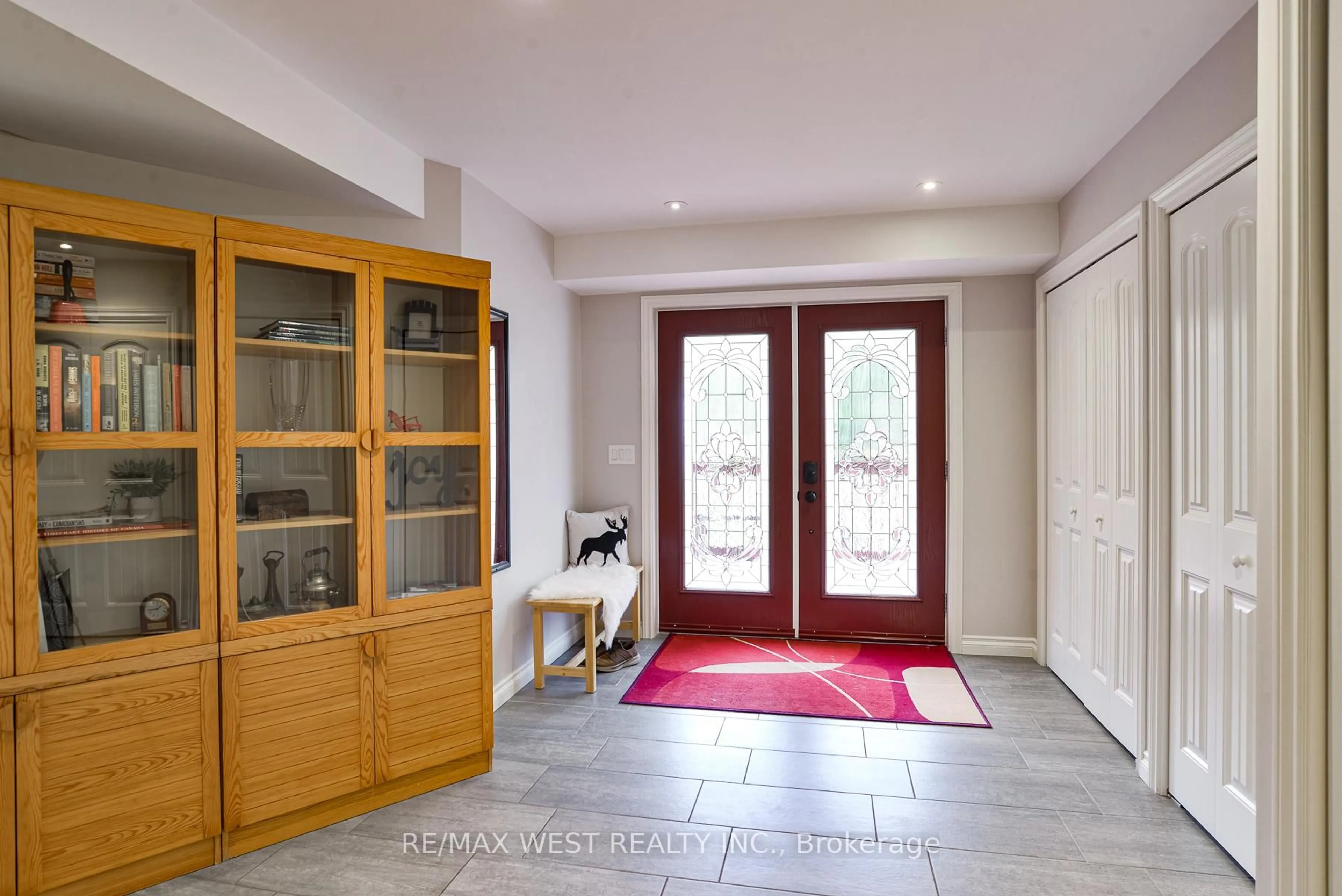 Indoor entryway for 4945 Muskoka 117 Rd, Lake of Bays Ontario P0A 1E0