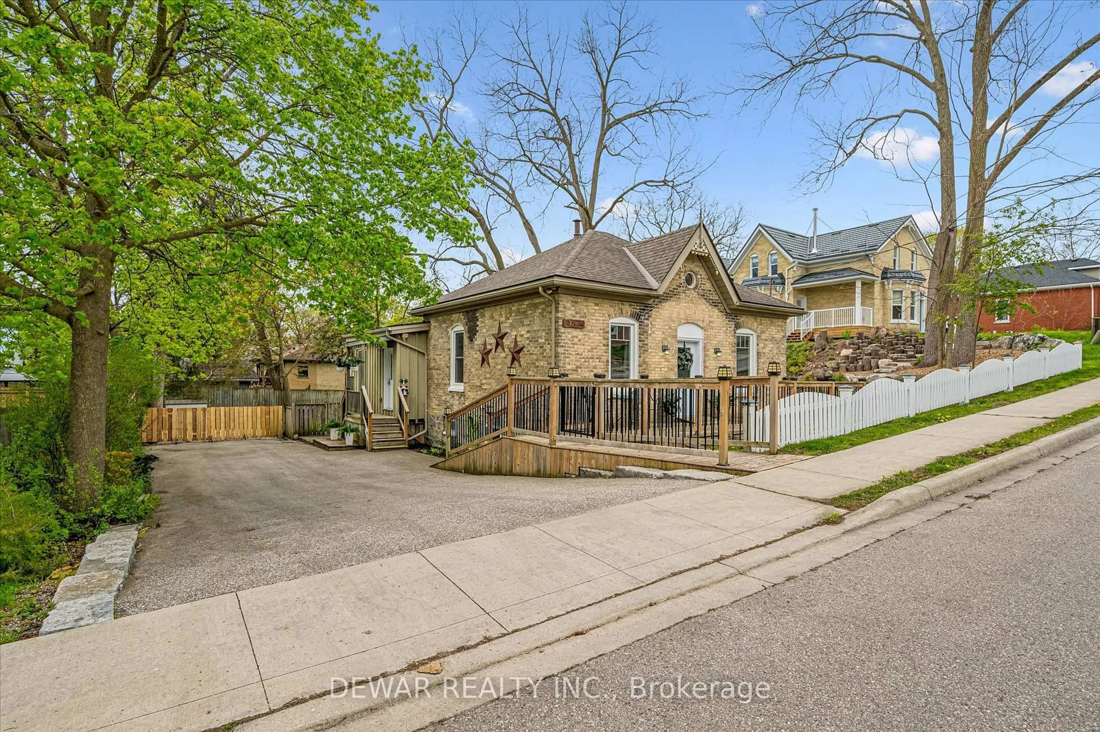 Home with brick exterior material, street for 41 Crombie St, Cambridge Ontario N1S 1Y5