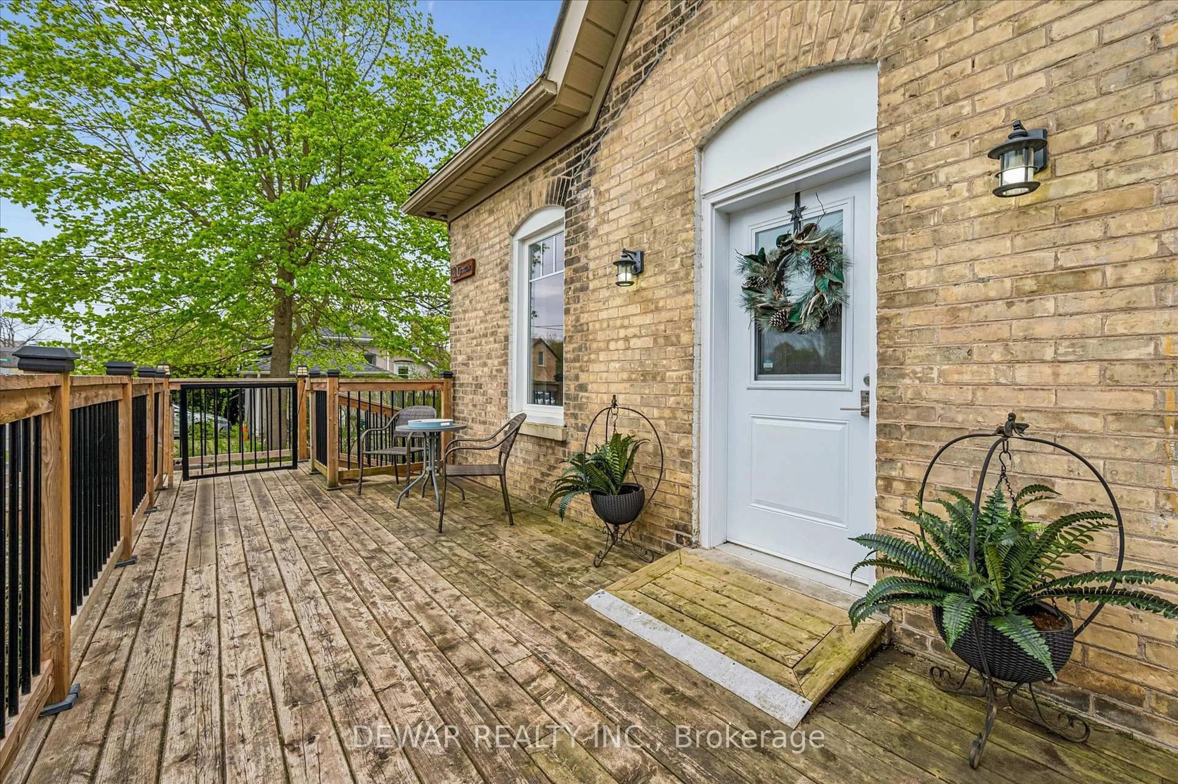Unknown for 41 Crombie St, Cambridge Ontario N1S 1Y5