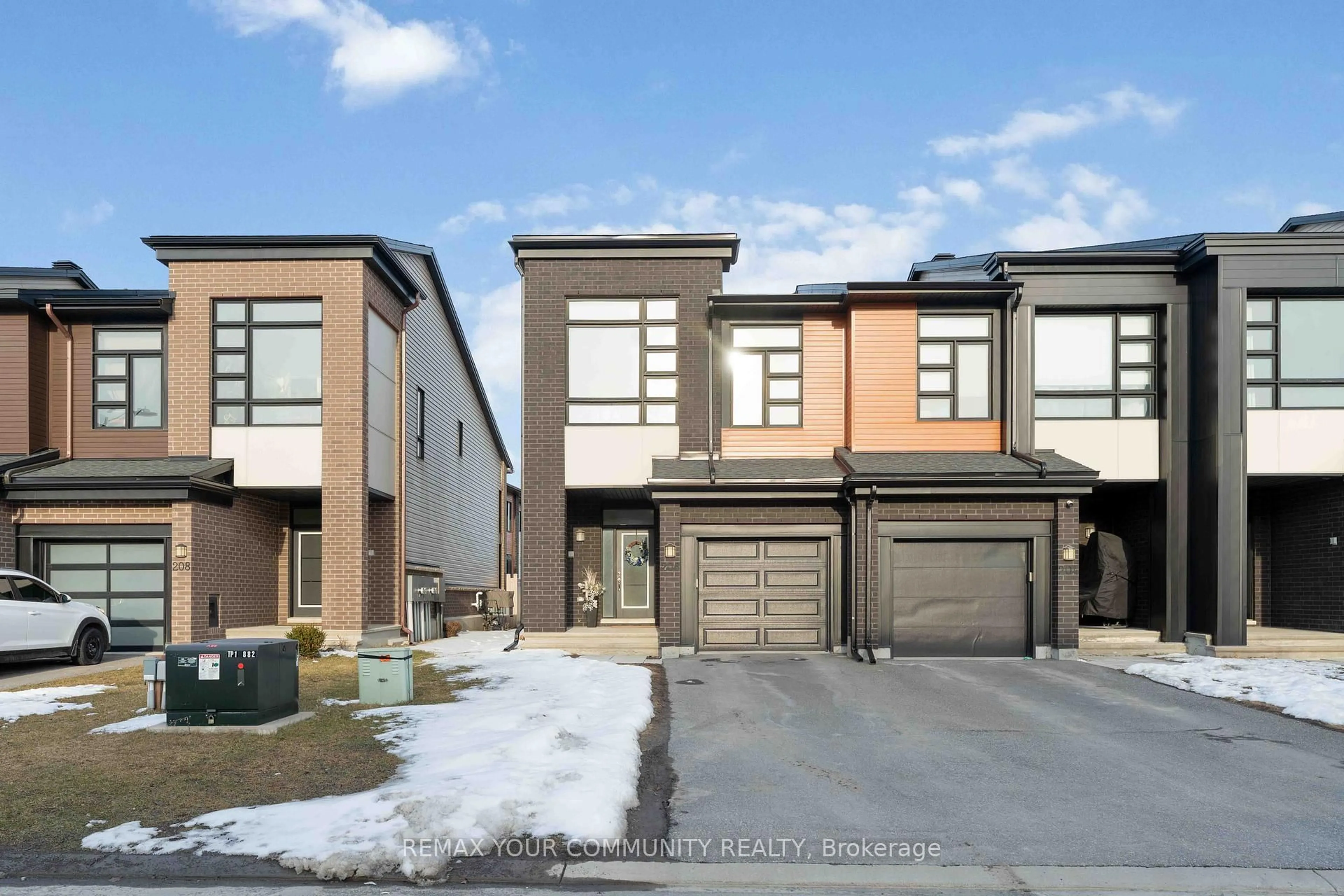 Home with brick exterior material, street for 206 Big Dipper St, Manotick Ontario K4M 0K5