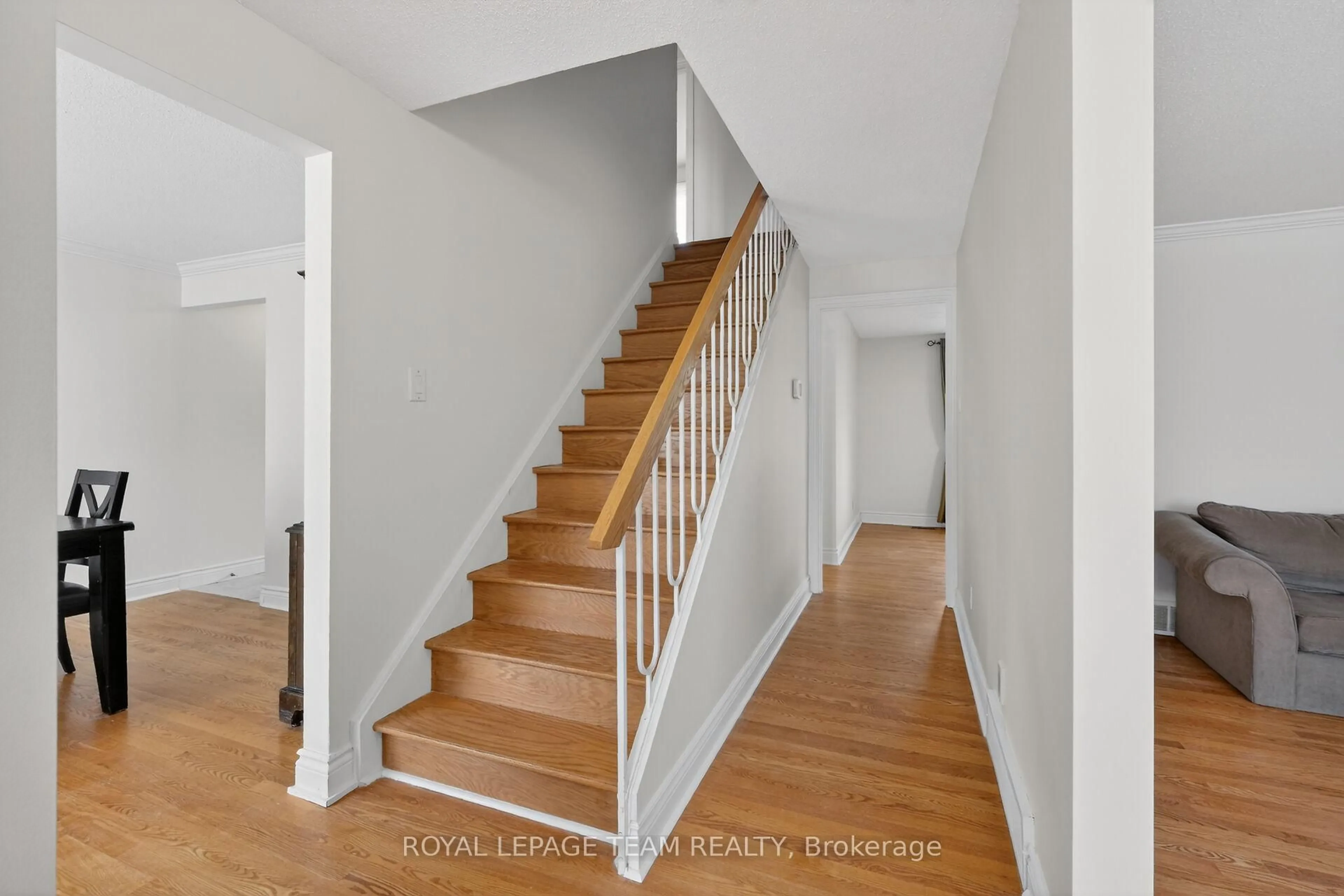 Stairs for 98 Canter Blvd, Ottawa Ontario K2G 2M7