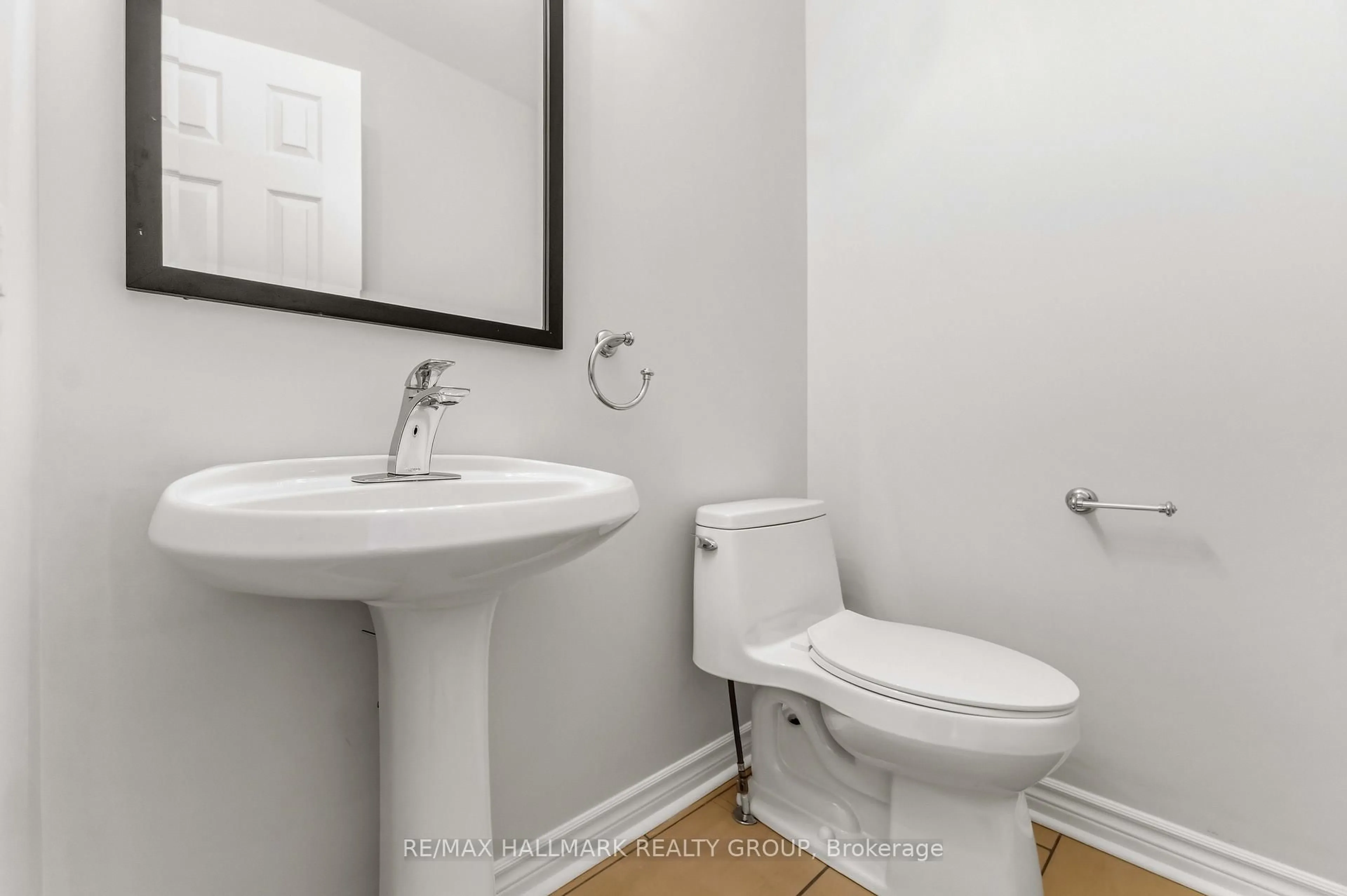 Standard bathroom, unknown for 2087 Hiboux St, Ottawa Ontario K4A 4J7