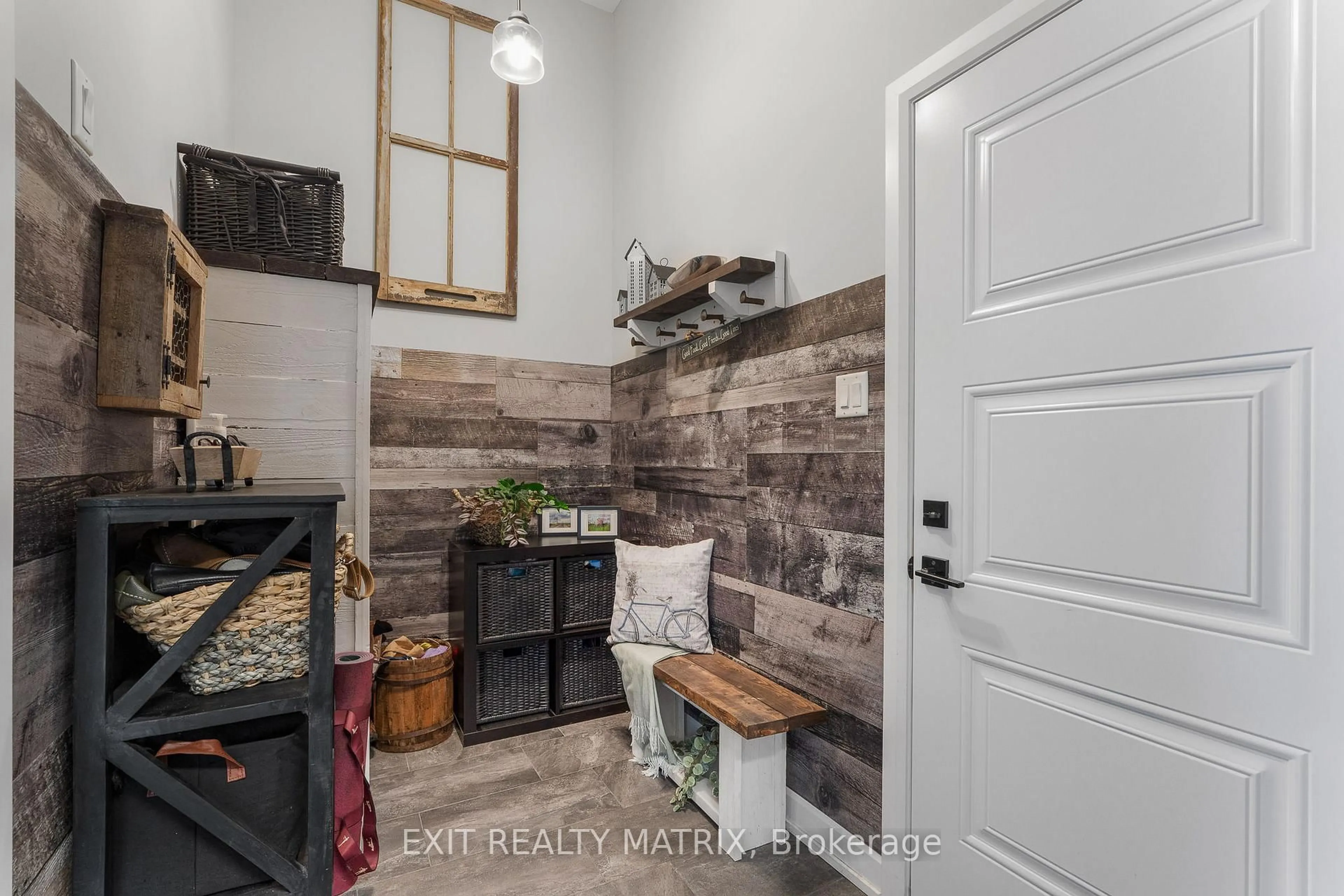 Laundry room for 482 Central Park Blvd, Russell Ontario K4R 0C7