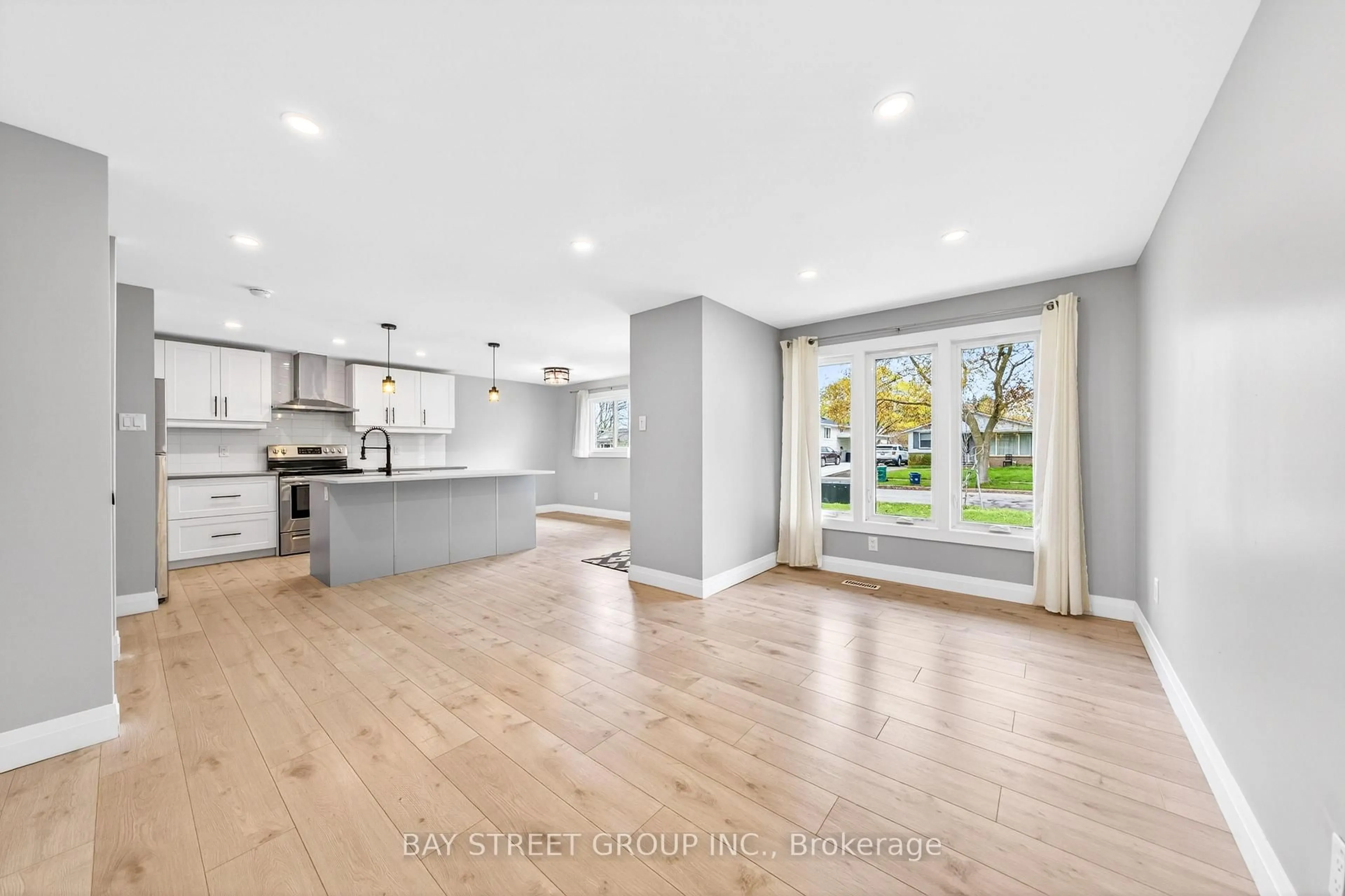 Open concept kitchen, unknown for 41 Helene Cres, Waterloo Ontario N2L 5E6