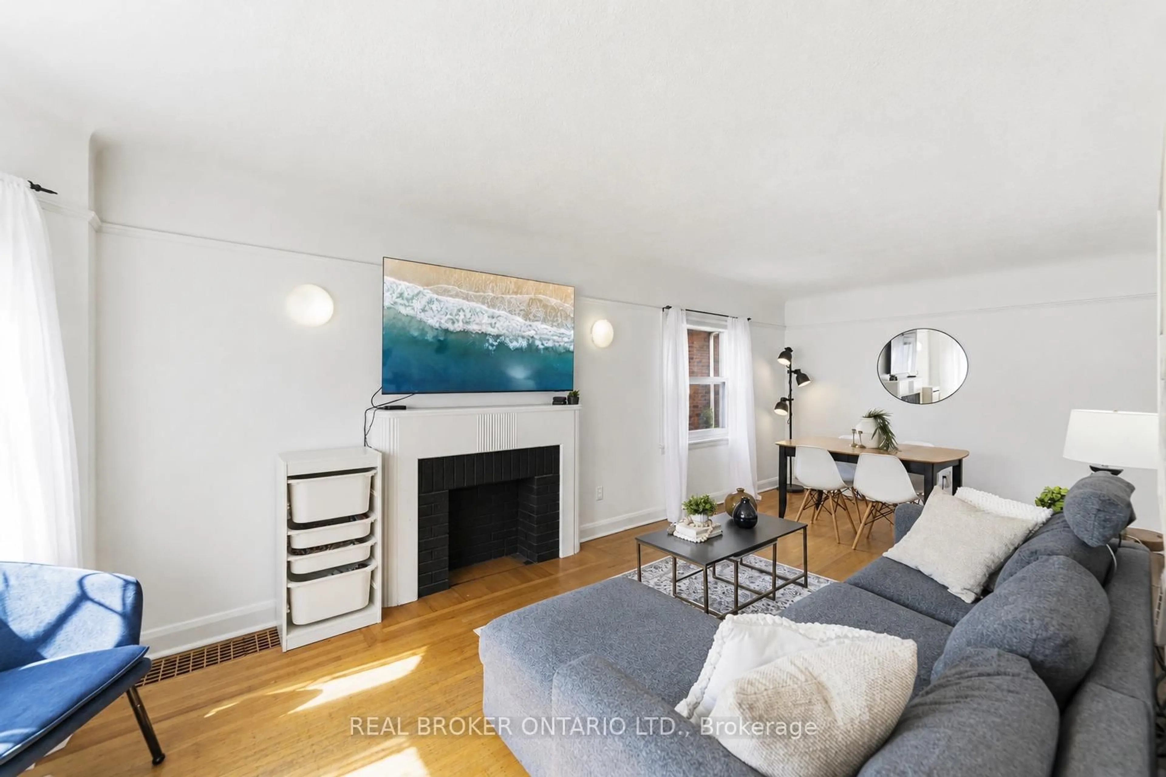 Living room with furniture, wood/laminate floor for 8 Barons Ave, Hamilton Ontario L8K 2X9