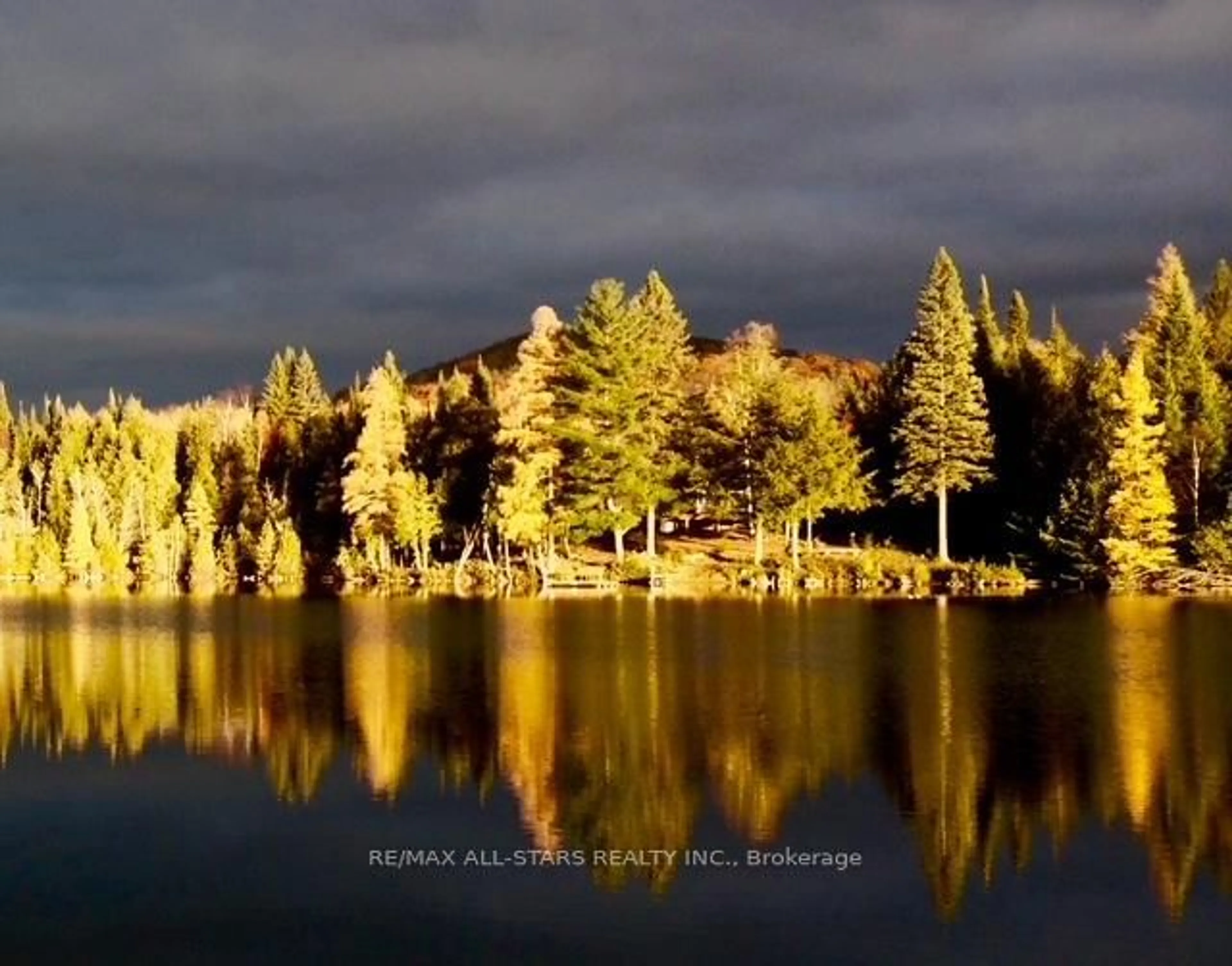 Blurry image for 213 Connemara Lane, Griffith Ontario K0J 2R0