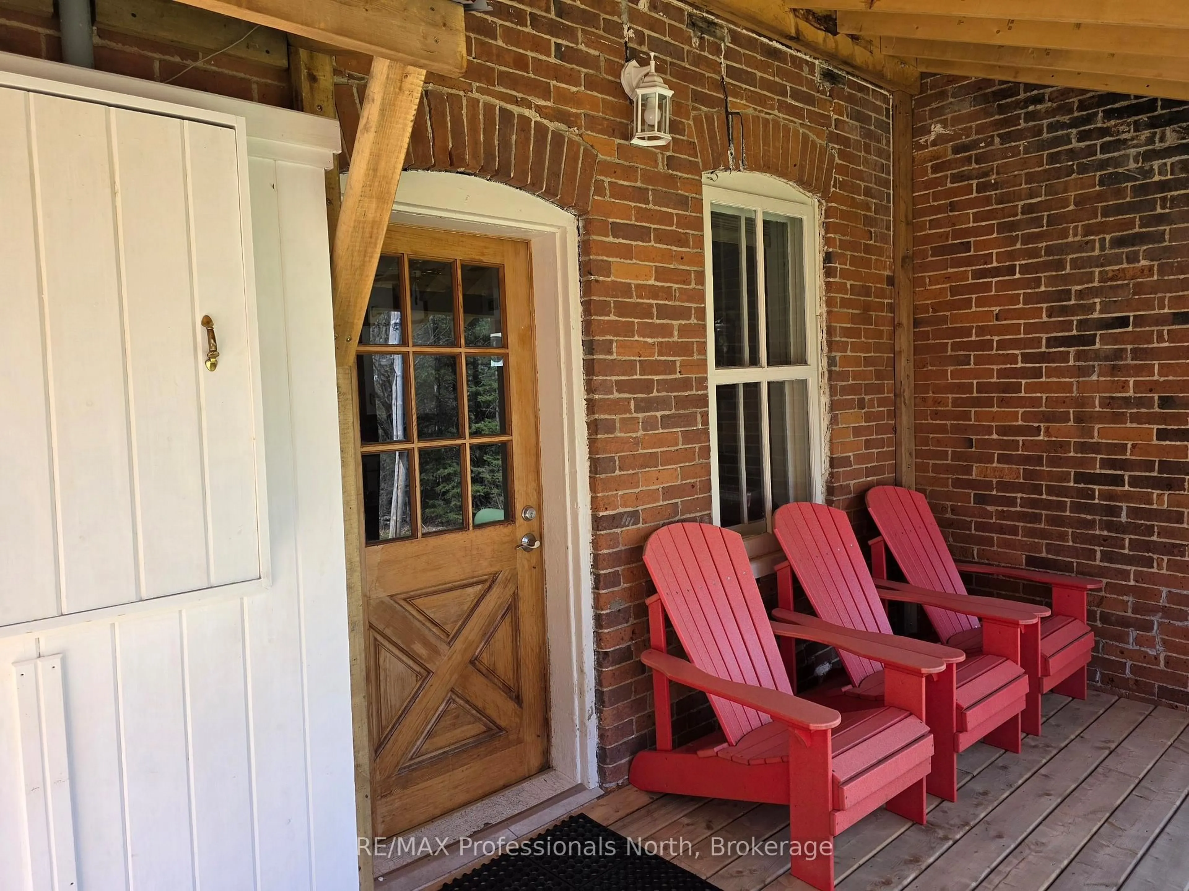 Indoor entryway for 1115 Rosseau Lake 1 Rd, Muskoka Lakes Ontario P0B 1M0