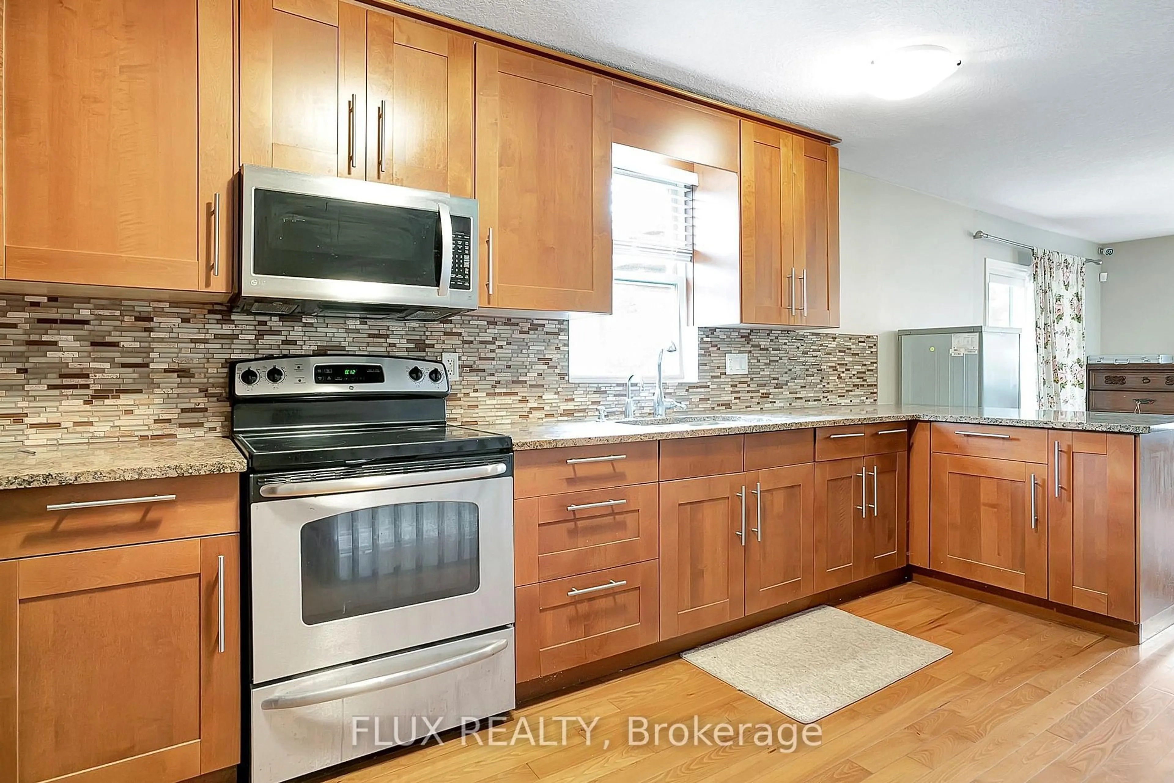 Standard kitchen, unknown for 1392 Doon Village Rd, Kitchener Ontario N2P 1A5
