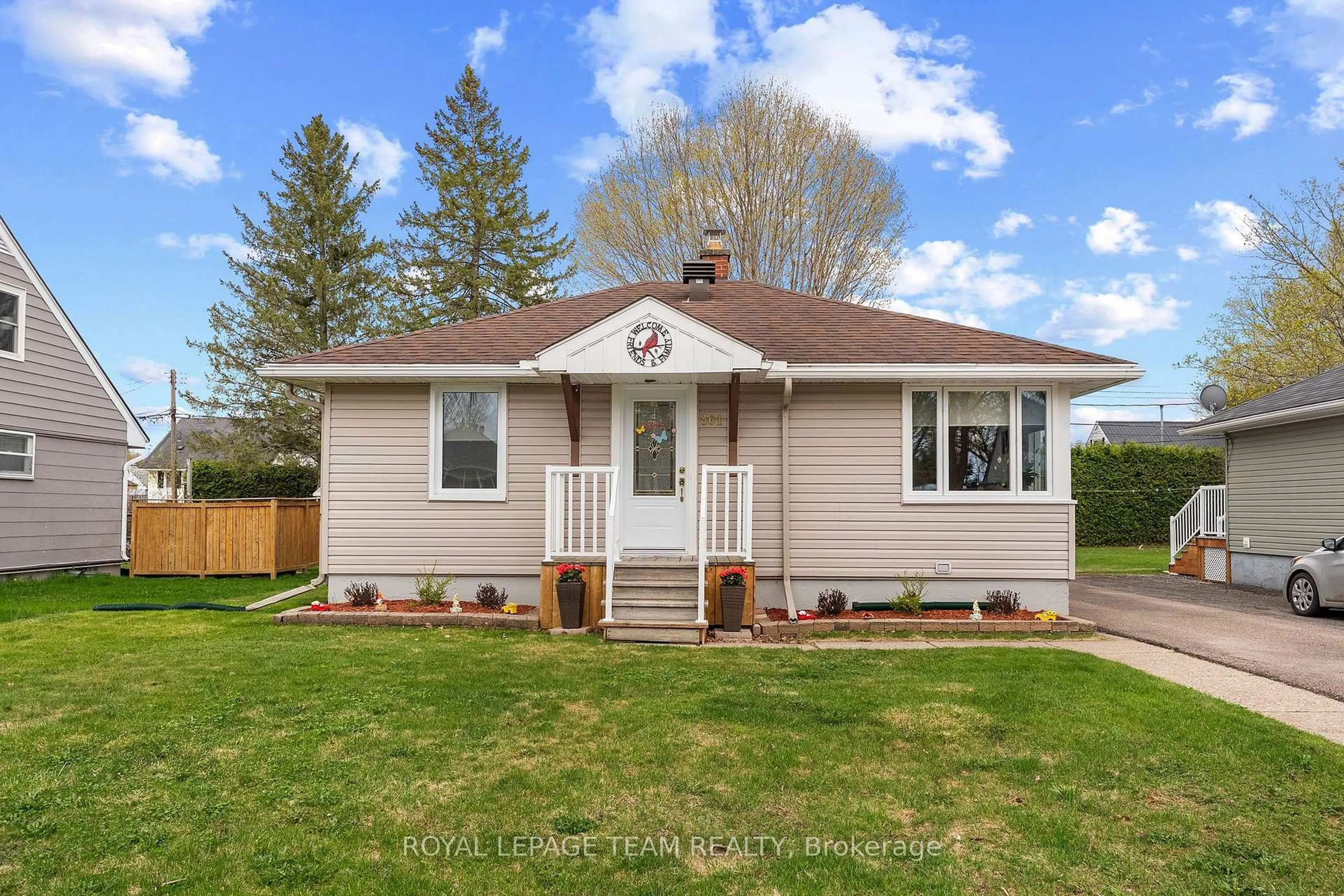 Home with vinyl exterior material, street for 361 Archibald Ave, Renfrew Ontario K7V 3A5