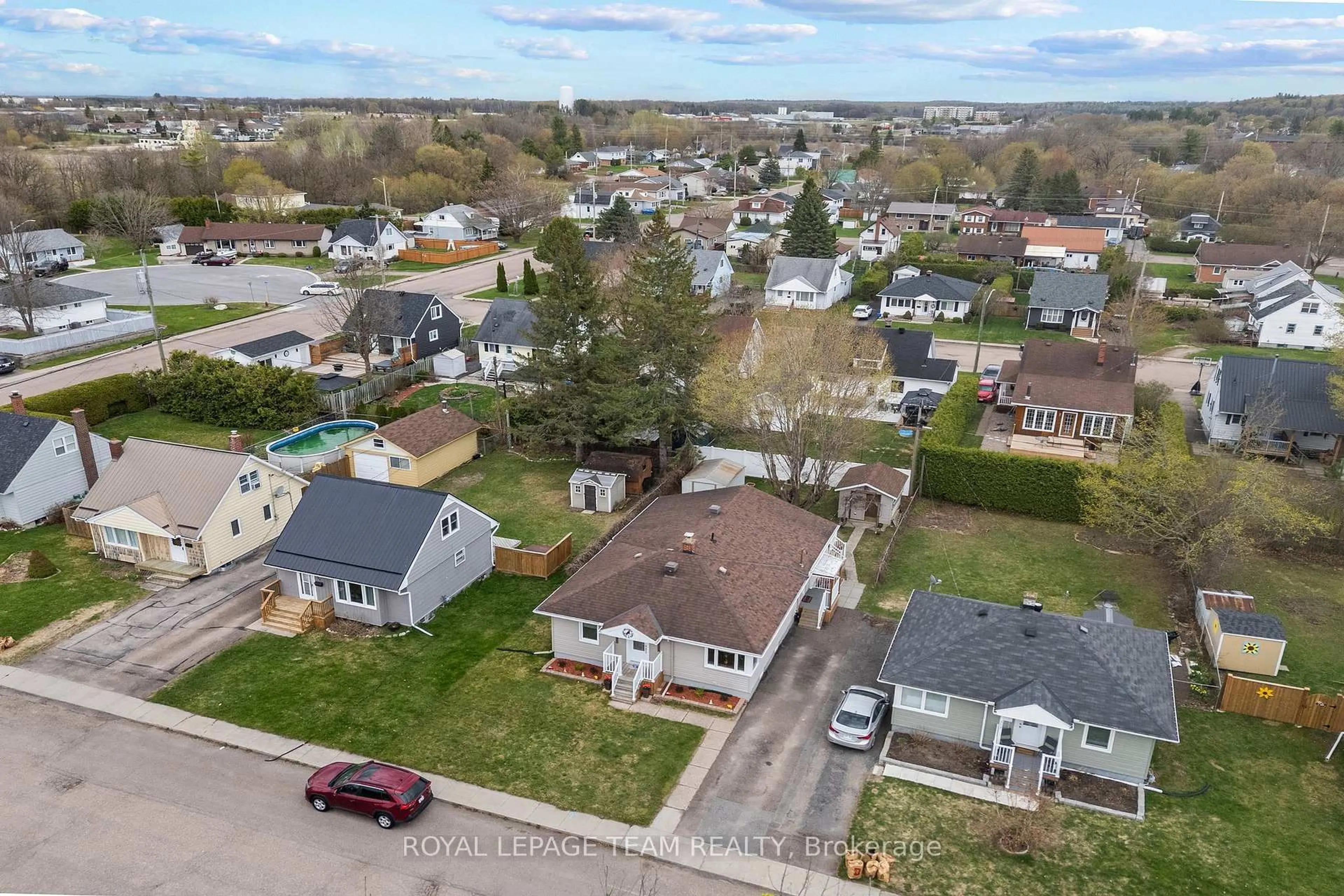A pic from outside/outdoor area/front of a property/back of a property/a pic from drone, street for 361 Archibald Ave, Renfrew Ontario K7V 3A5