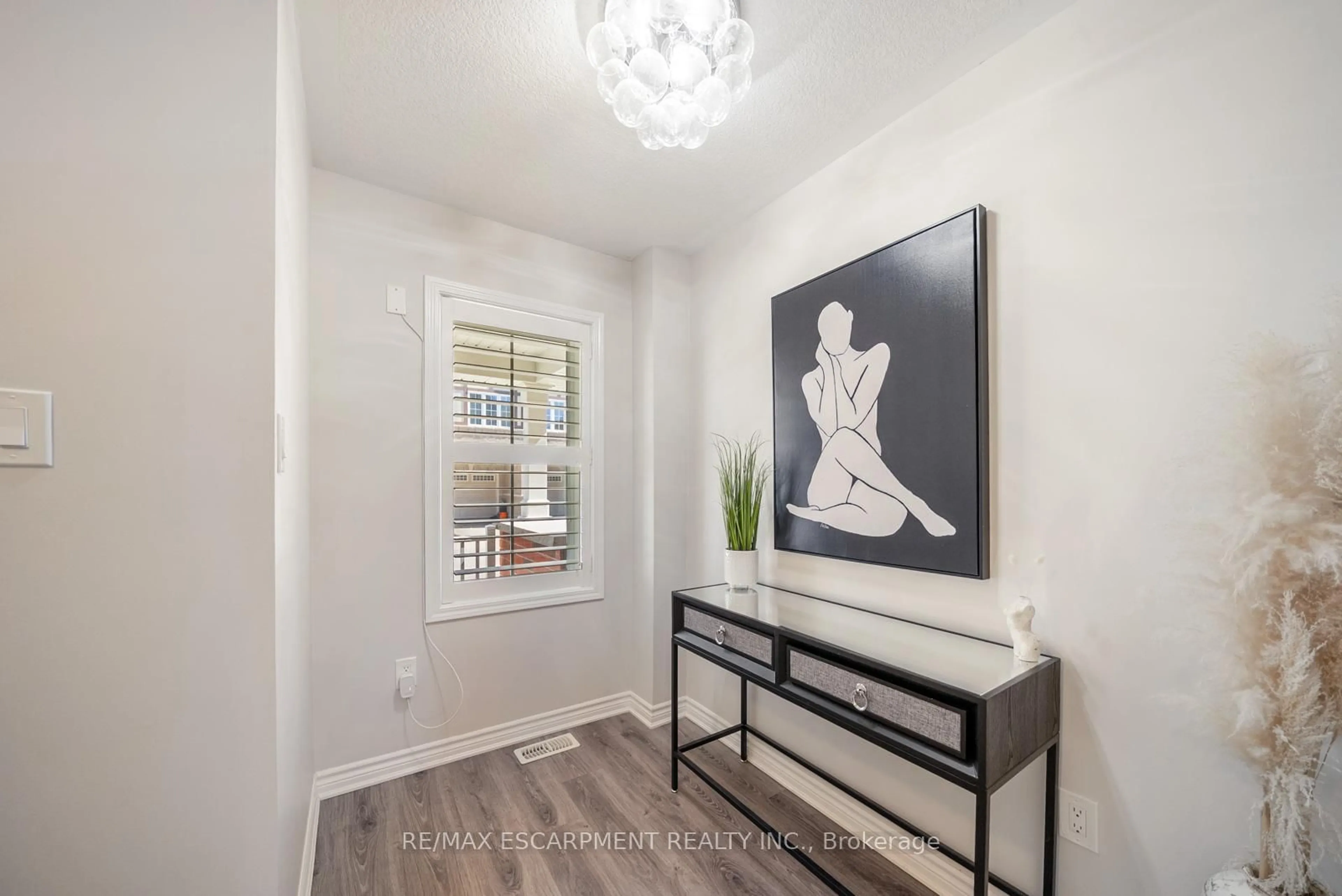 Indoor entryway for 22 Spring Creek Dr #44, Hamilton Ontario L8B 1V7