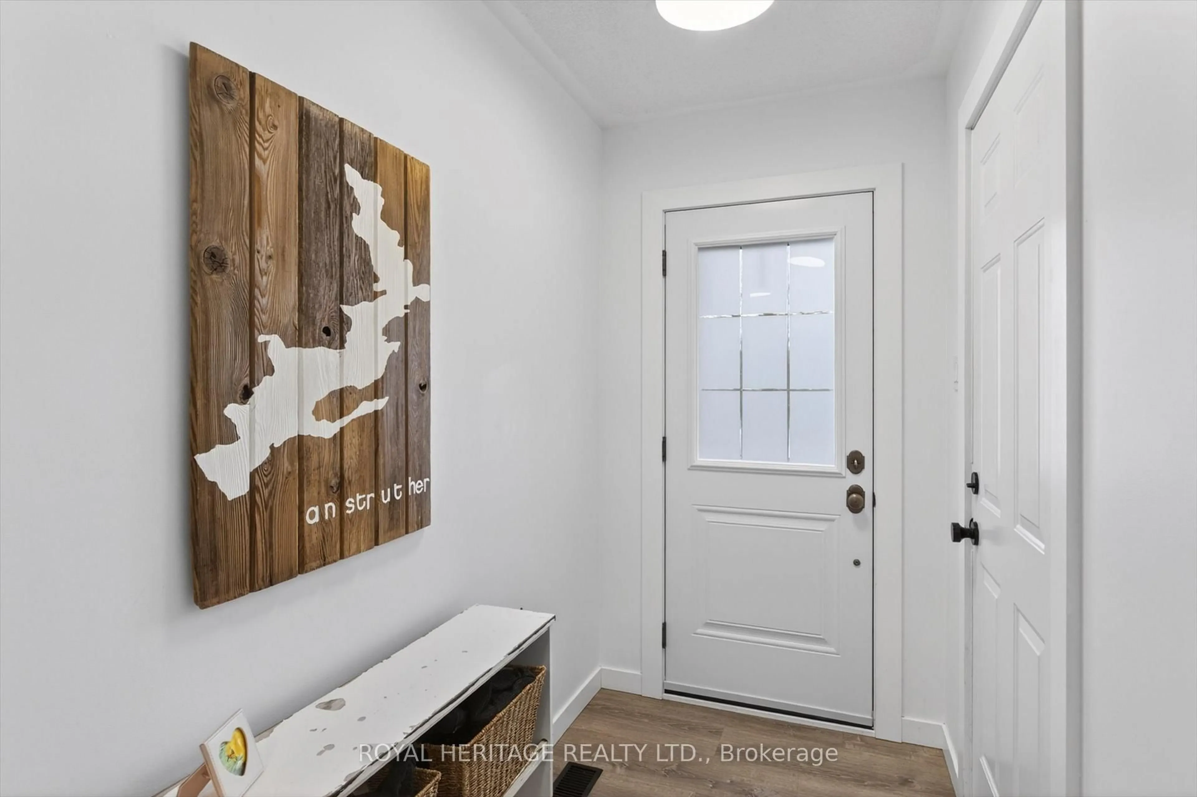 Indoor entryway for 26 Stonebridge Crt, Peterborough Ontario K9K 2N5