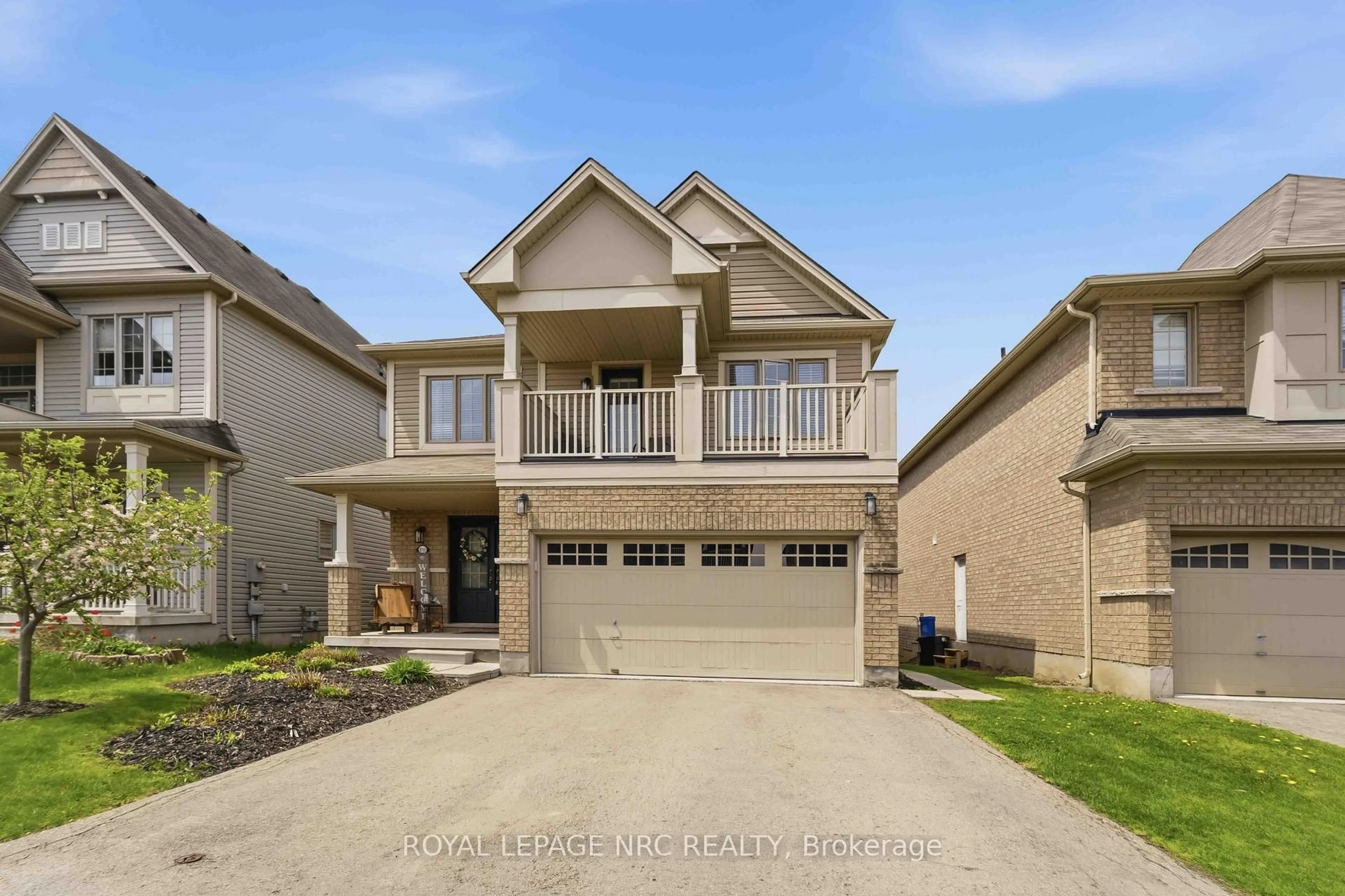 Home with vinyl exterior material, street for 8769 Dogwood Cres, Niagara Falls Ontario L2H 2Y6