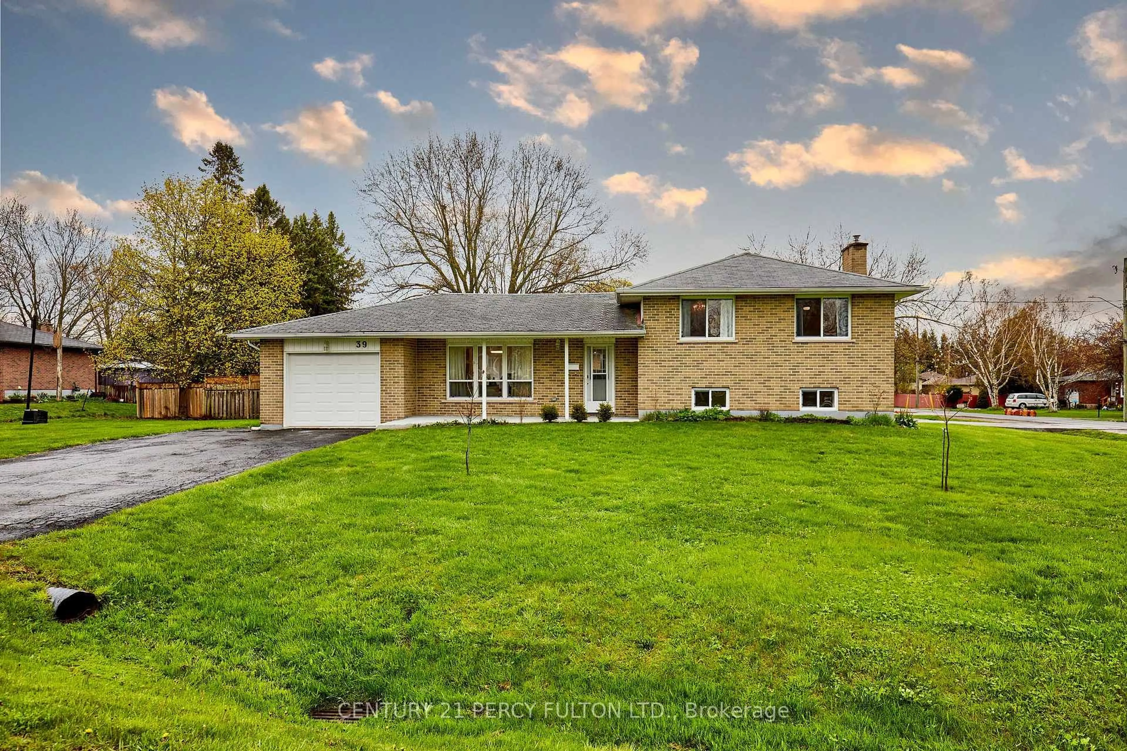 Home with brick exterior material, street for 39 Meredith Cres, Cobourg Ontario K9A 4R3