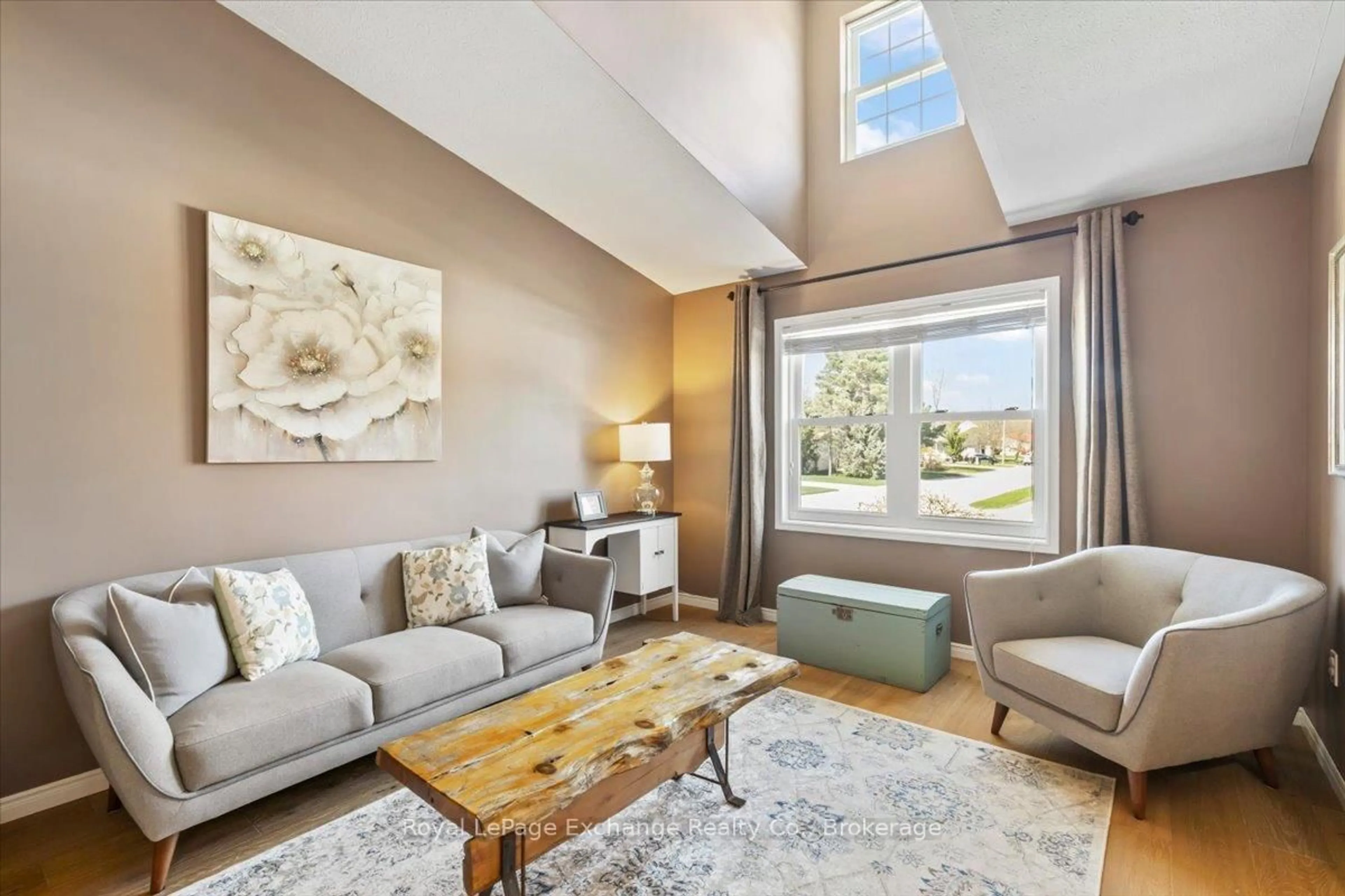 Living room with furniture, unknown for 530 Lynden Cres, Kincardine Ontario N2Z 3B1