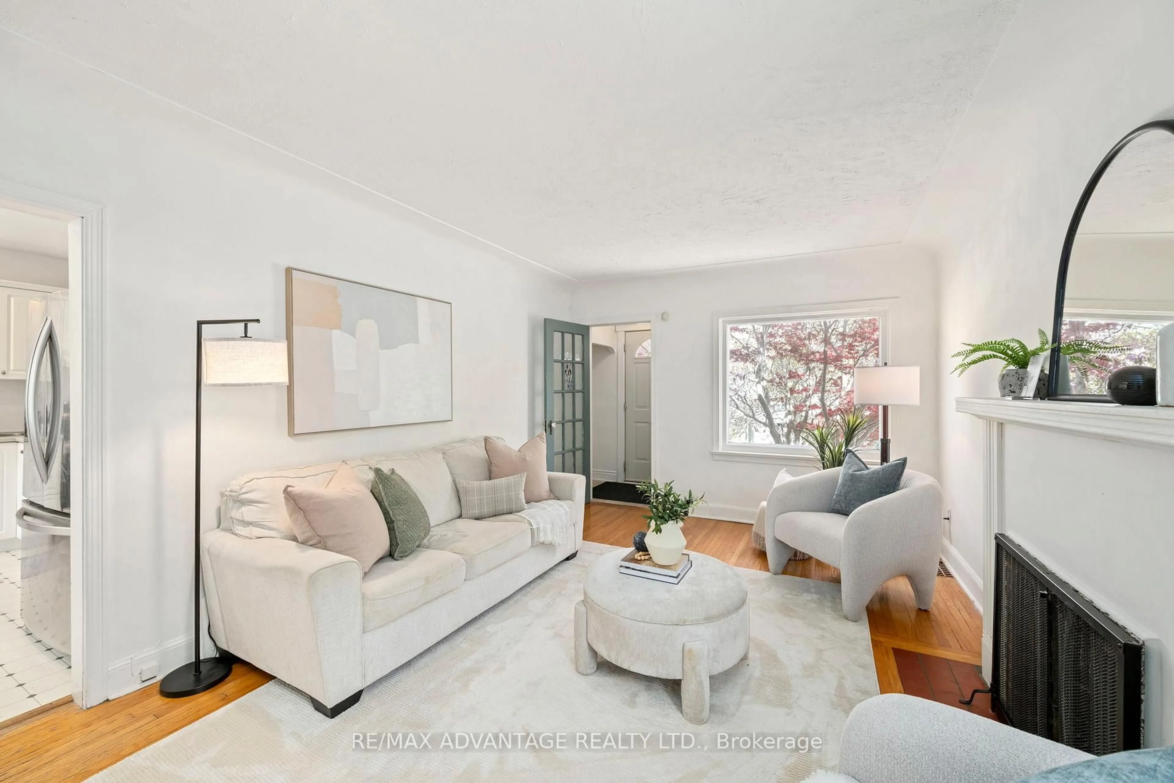 Living room with furniture, unknown for 543 Chester St, London South Ontario N6C 2K1