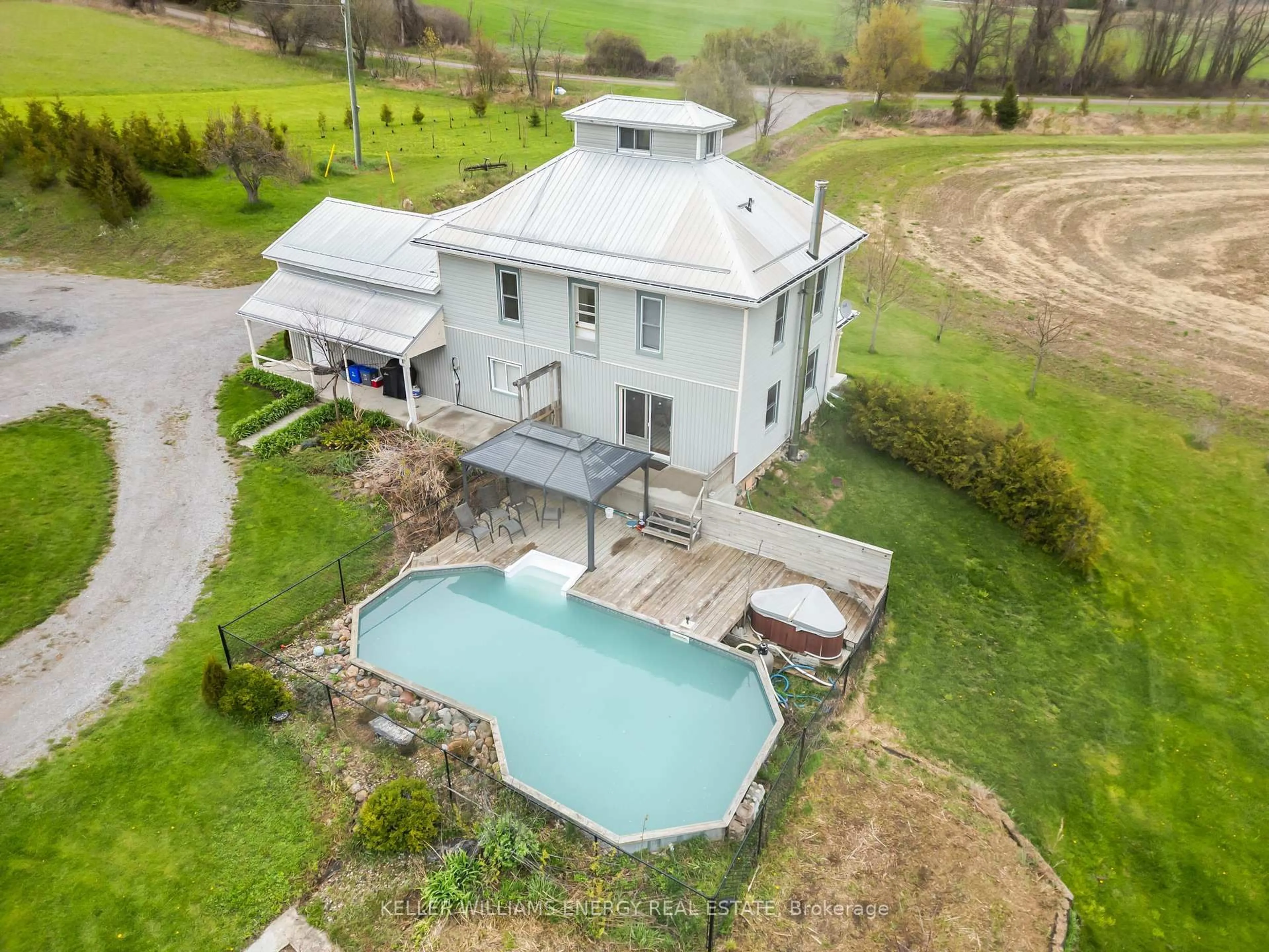 A pic from outside/outdoor area/front of a property/back of a property/a pic from drone, unknown for 28 Lockhart Crt, Trent Hills Ontario K0K 3K0