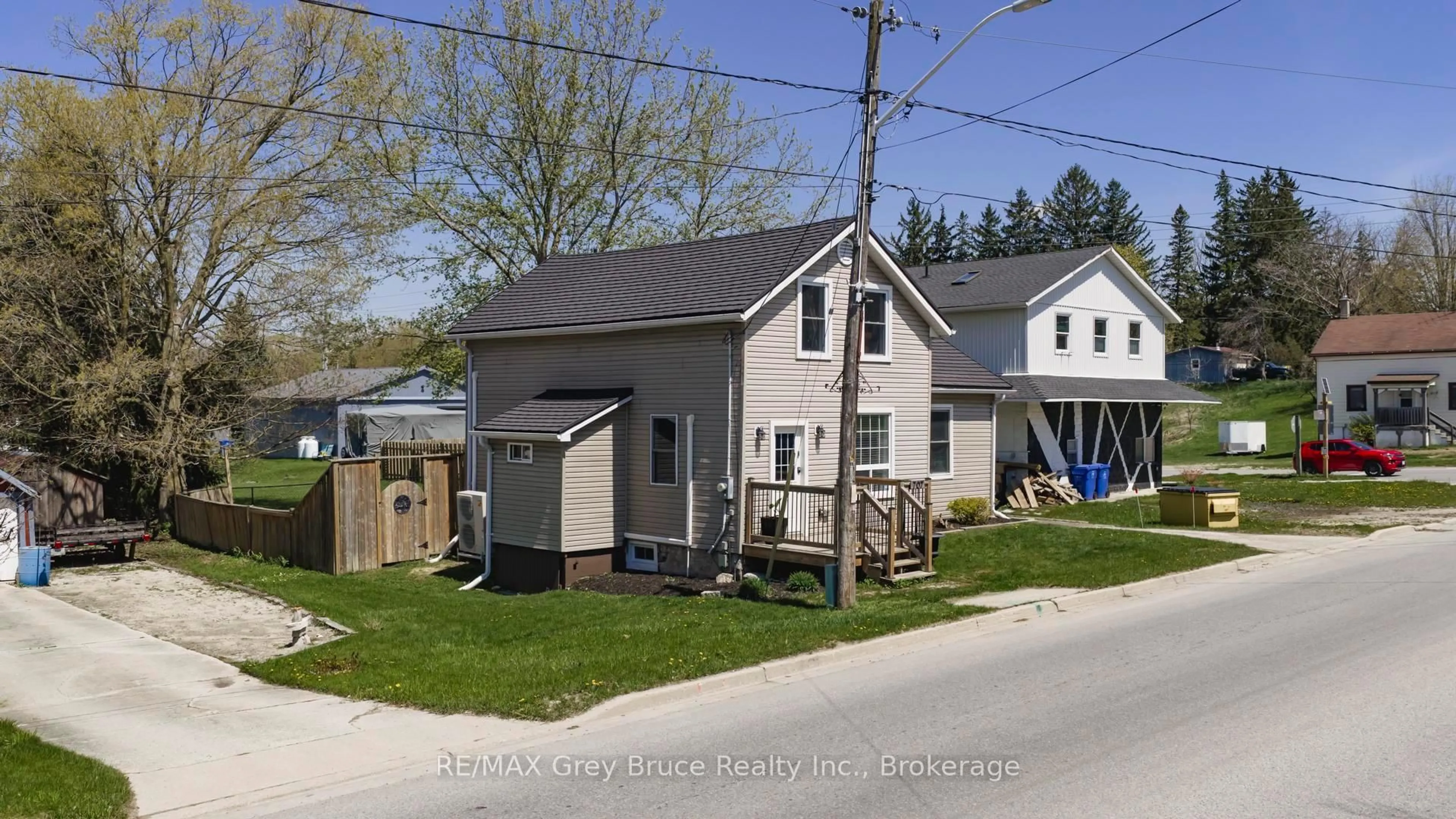 A pic from outside/outdoor area/front of a property/back of a property/a pic from drone, street for 707 Queen St, West Grey Ontario N0G 2M0