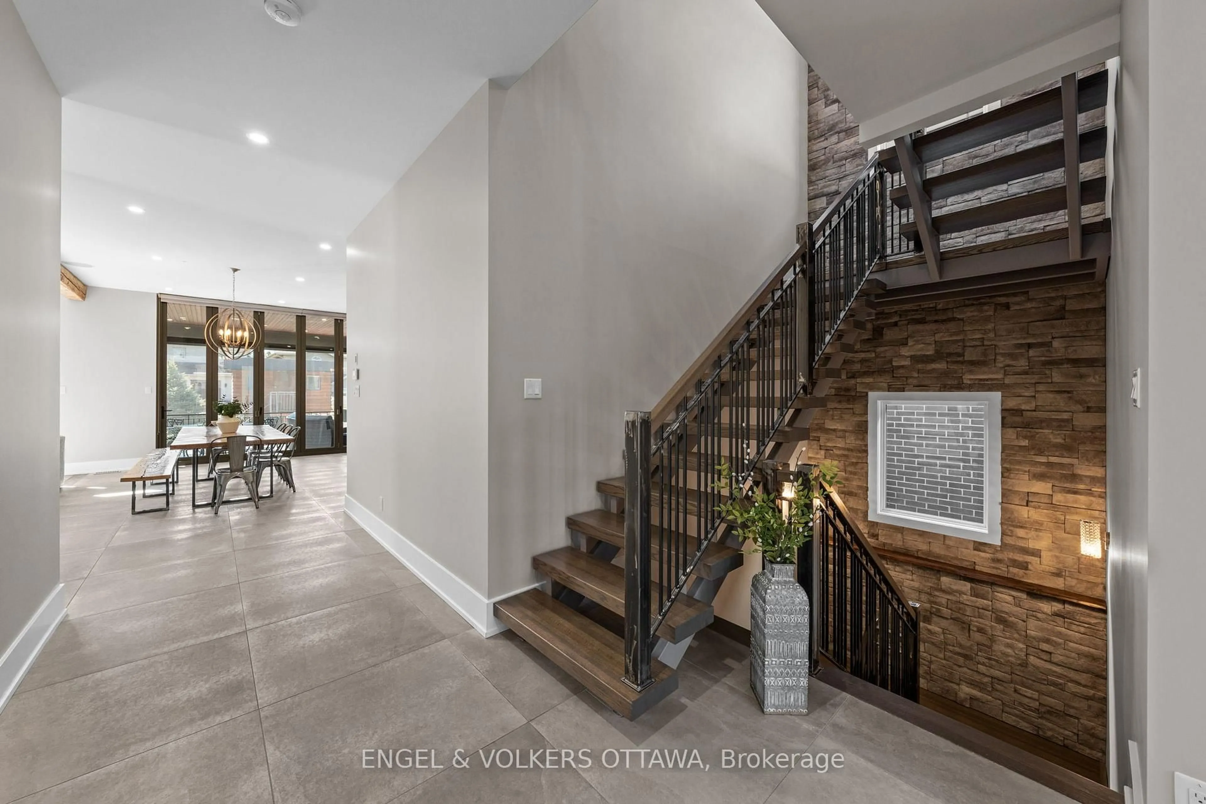 Indoor entryway for 15 Tierney Dr, Nepean Ontario K2J 4W2