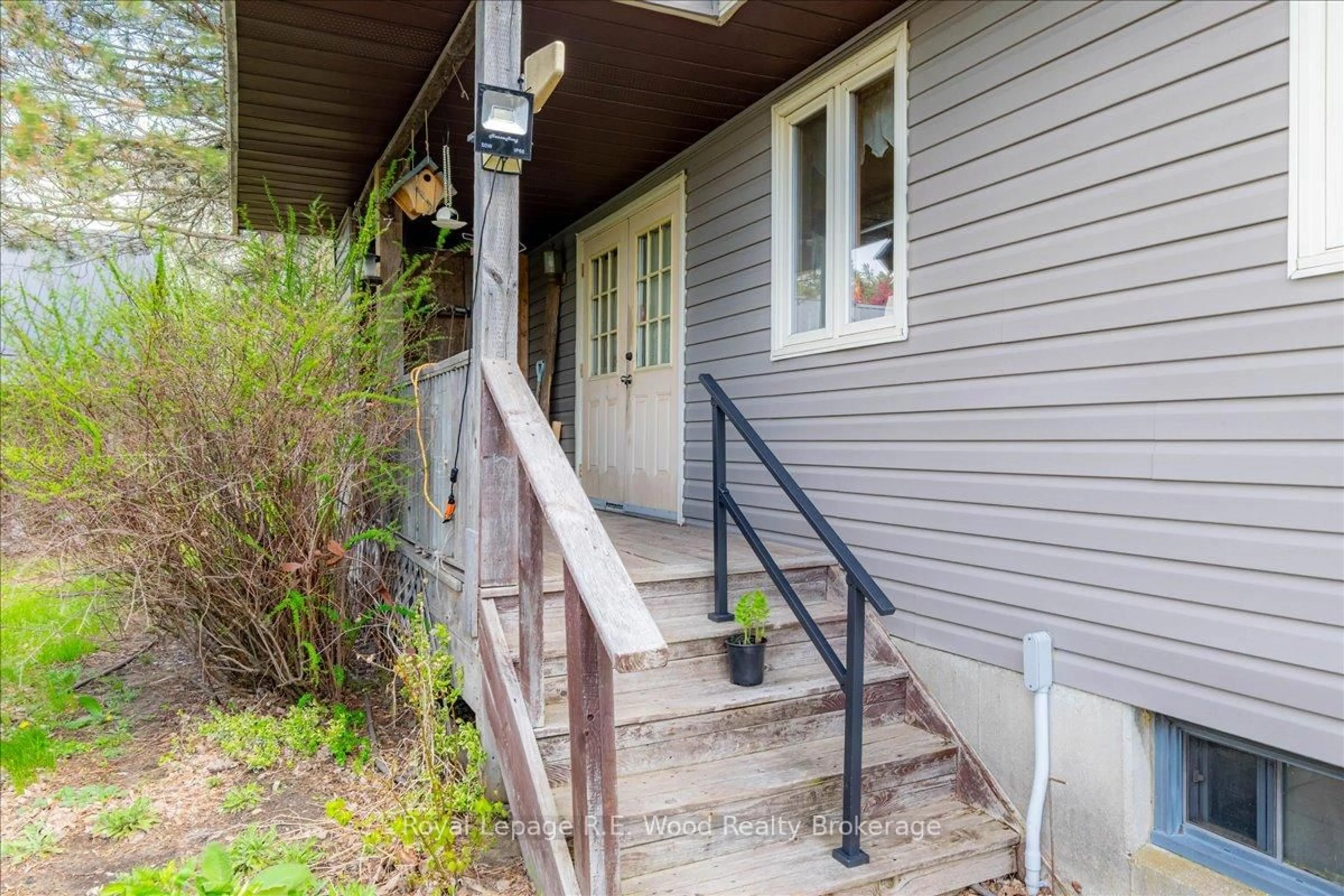 Patio, street for 1516 Charlotteville West Quarter Line Rd, Norfolk Ontario N3Y 4K5