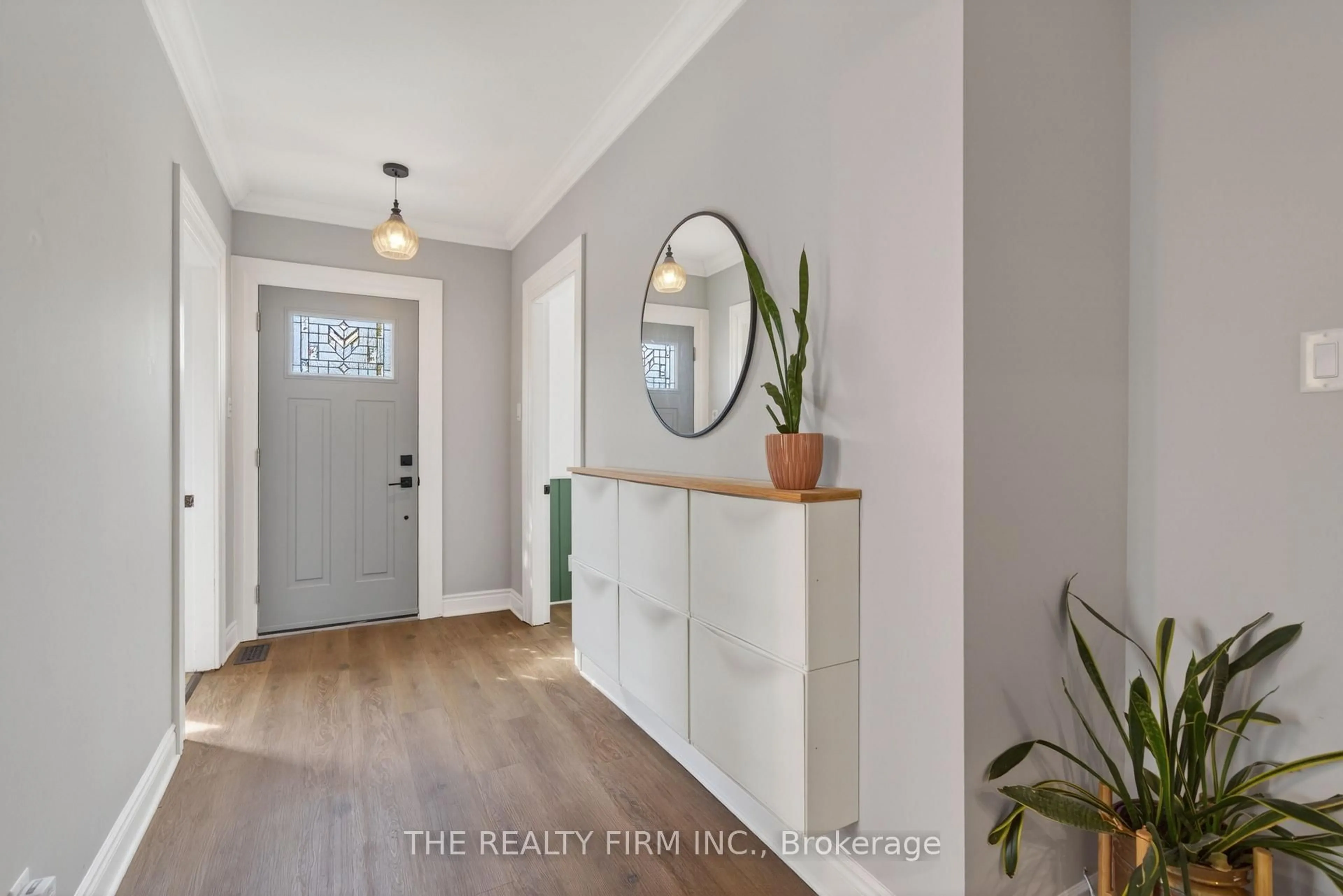 Indoor entryway for 672 Elias St, London East Ontario N5W 3N6