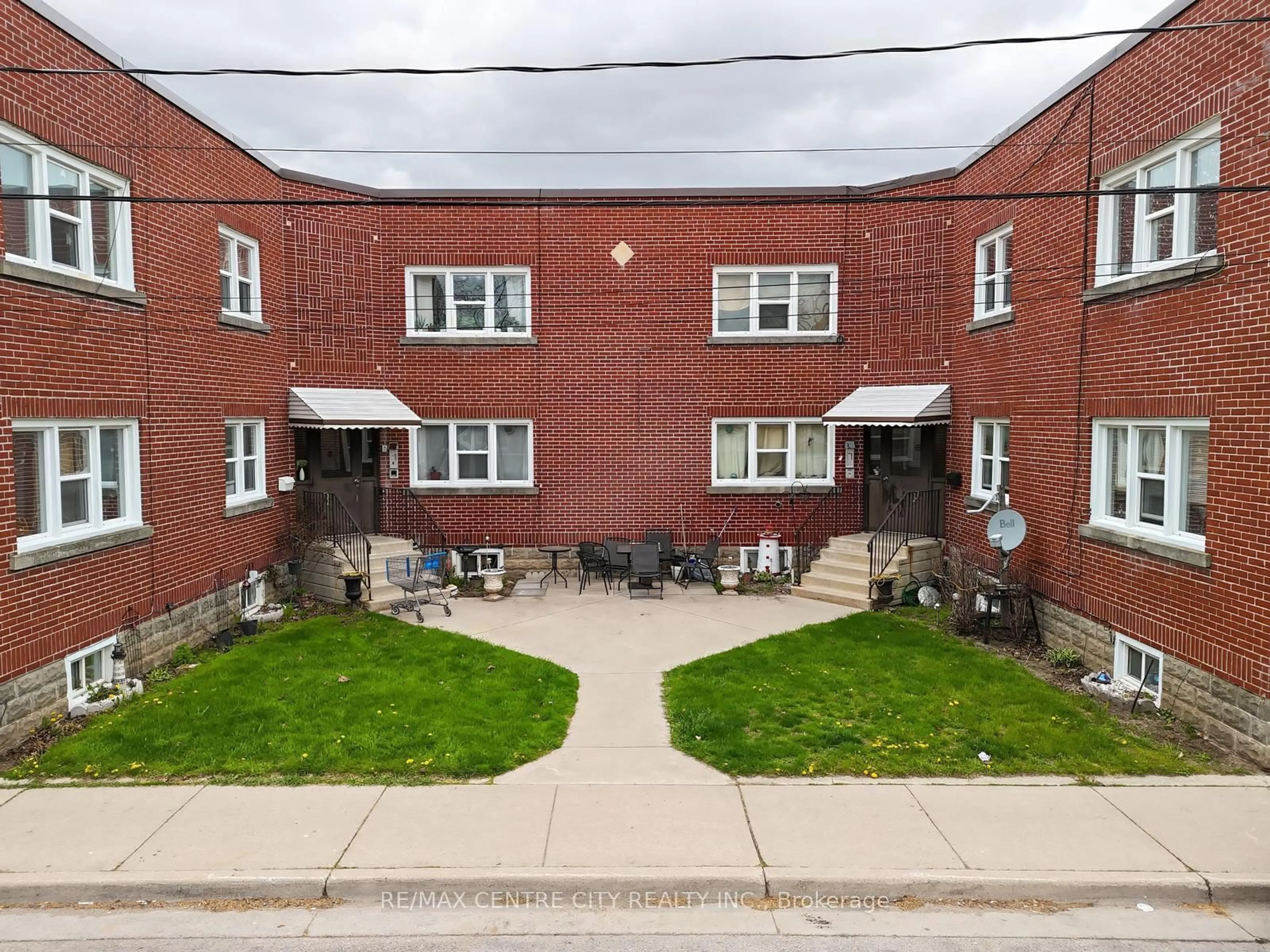A pic from outside/outdoor area/front of a property/back of a property/a pic from drone, street for 4 Prospect St, Tillsonburg Ontario N4G 2L6