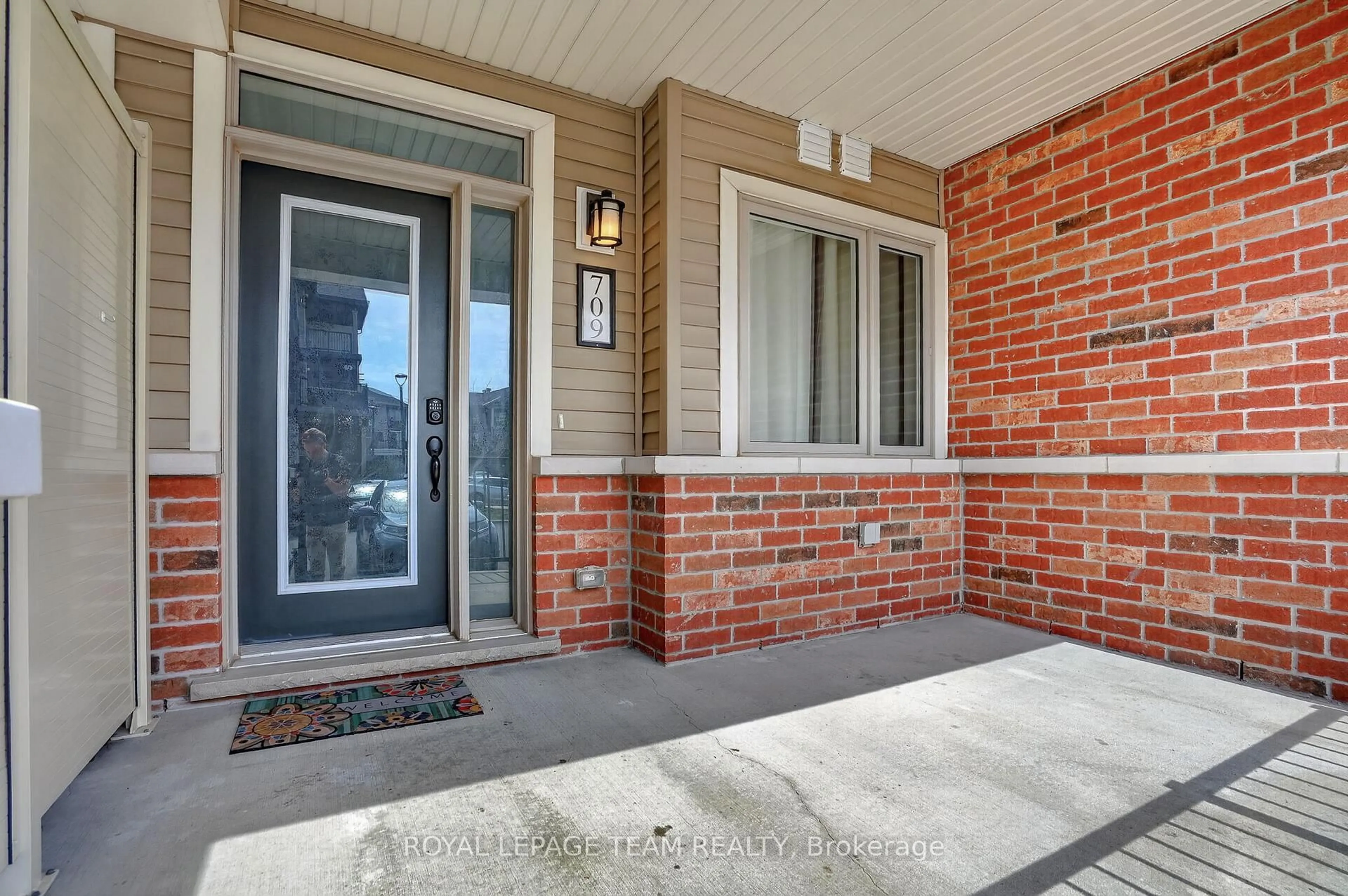 Indoor entryway for 709 Nautilus Private #171, Ottawa Ontario K2V 0S5