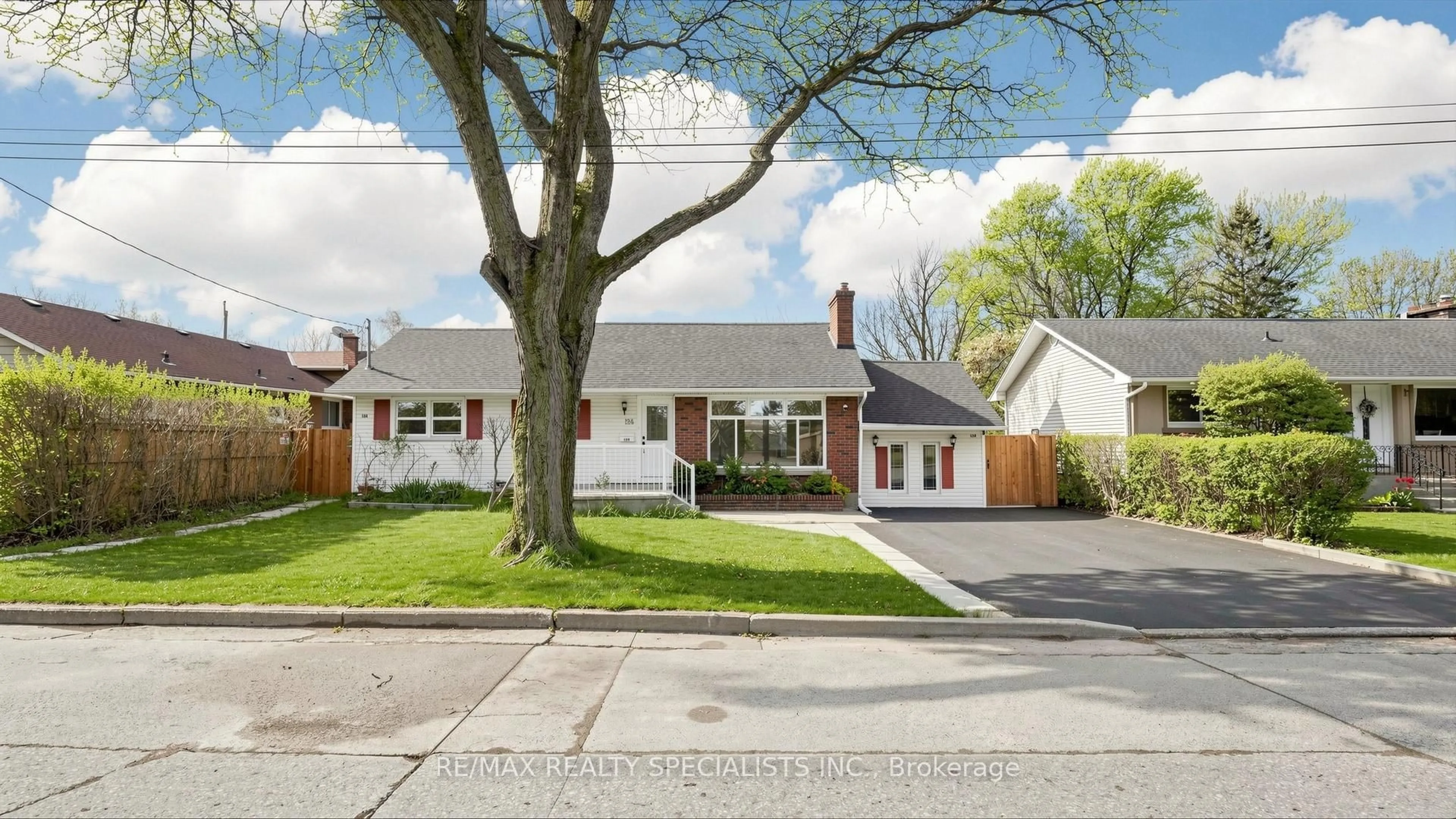Home with brick exterior material, street for 124 Village Rd, St. Catharines Ontario L2R 3C1